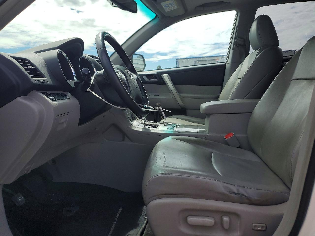 2013 Toyota Highlander Se White vin: 5TDBK3EH7DS271756