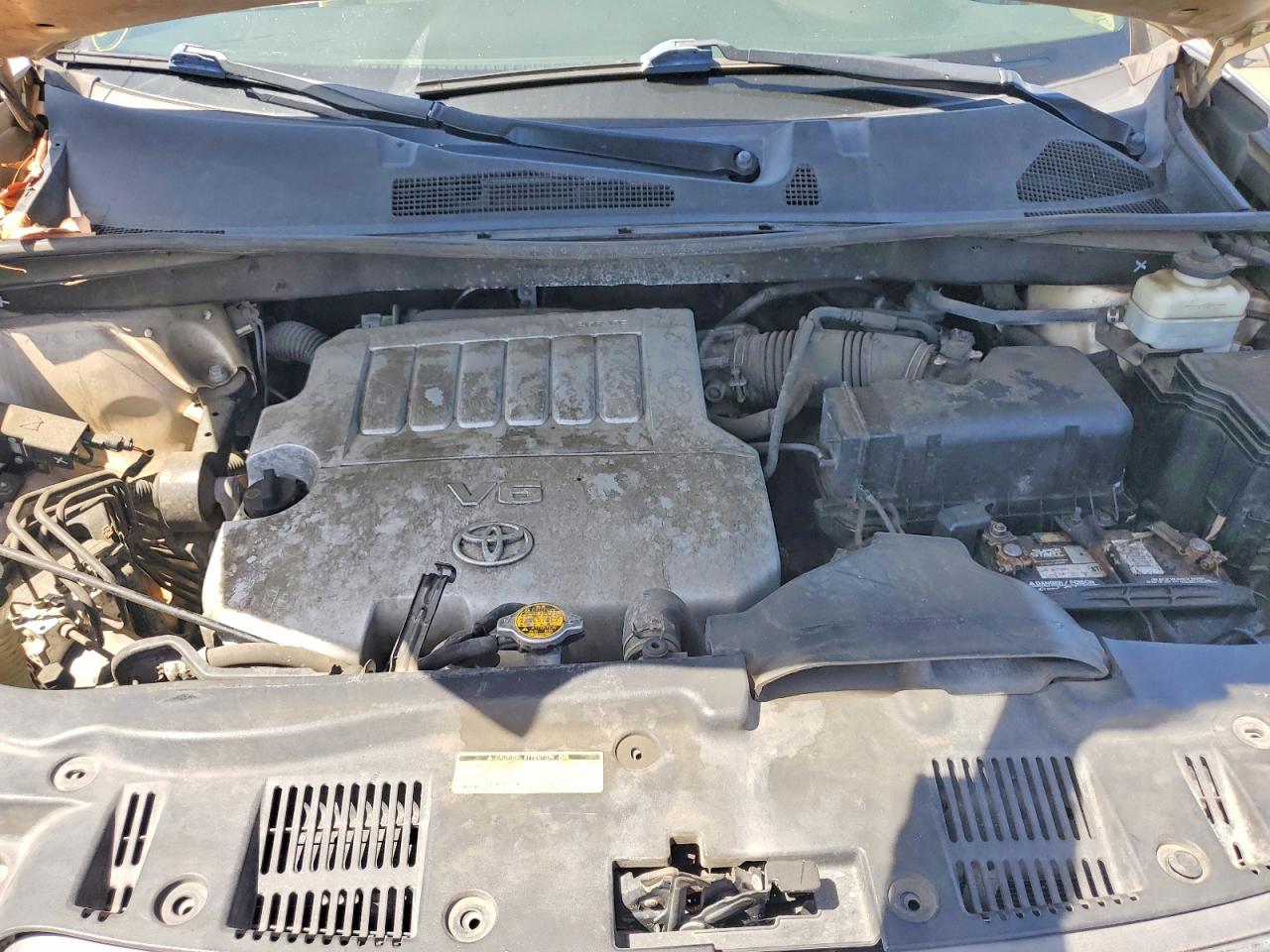2010 Toyota Highlander Base Gold vin: 5TDBK3EH8AS011152
