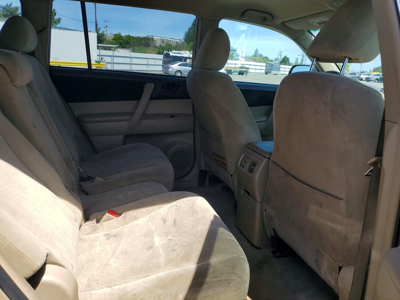2010 Toyota Highlander Base Gold vin: 5TDBK3EH8AS011152