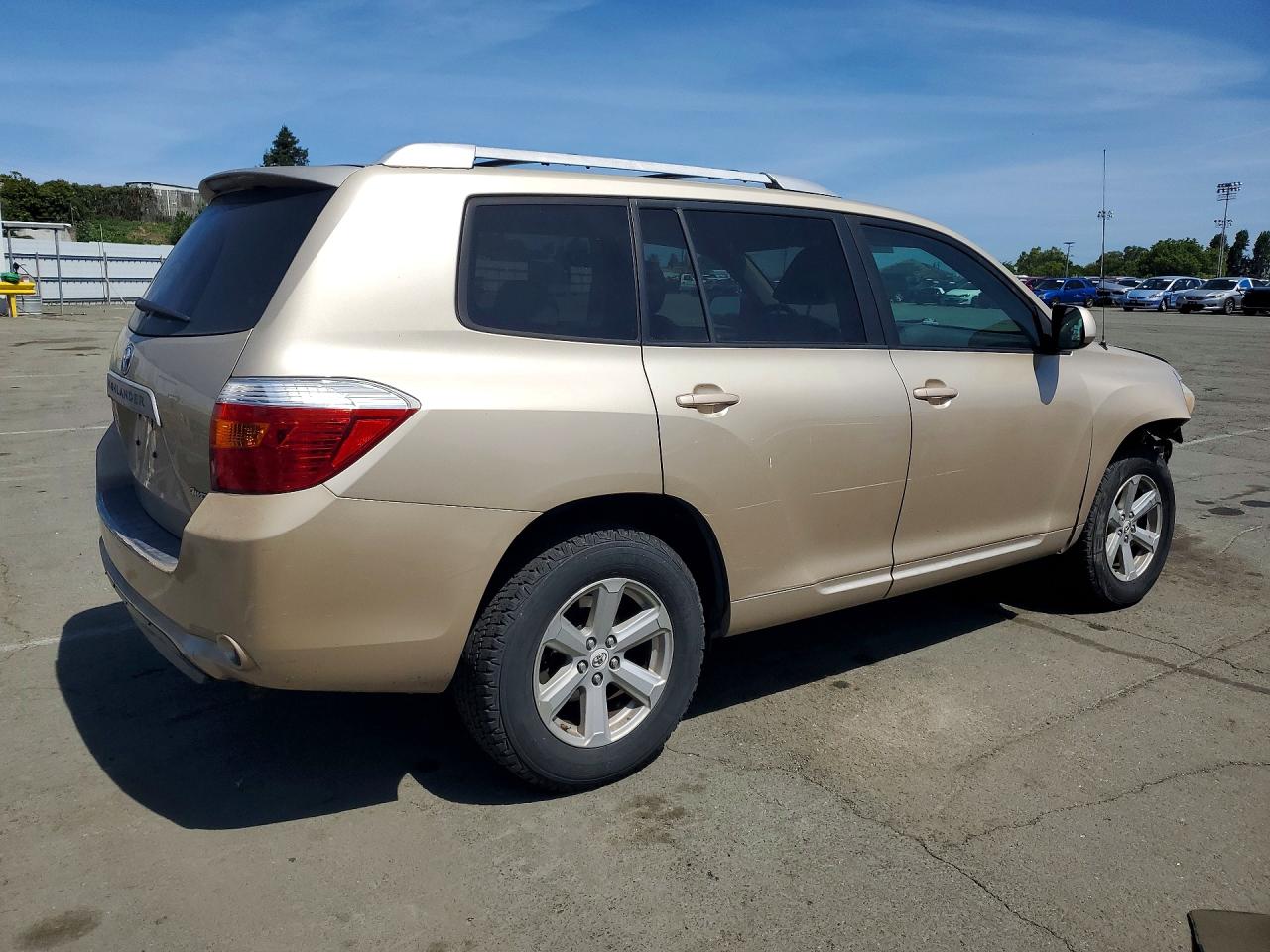 2010 Toyota Highlander Base Gold vin: 5TDBK3EH8AS011152