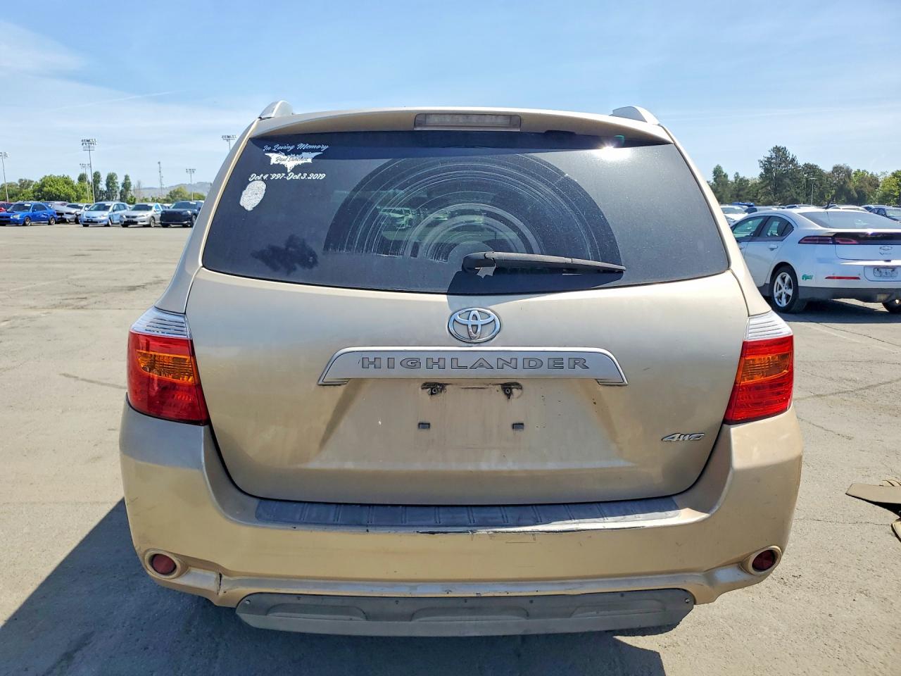 2010 Toyota Highlander Base Gold vin: 5TDBK3EH8AS011152