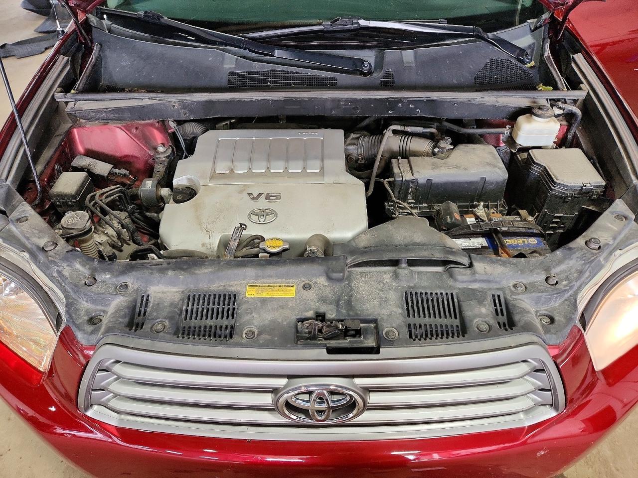 2010 Toyota Highlander Base Red vin: 5TDBK3EH8AS014973