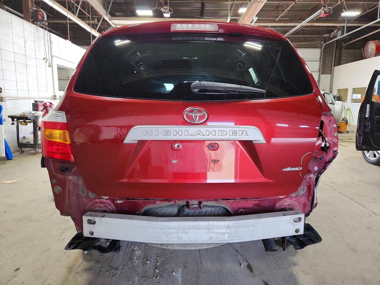 2010 Toyota Highlander Base Red vin: 5TDBK3EH8AS014973