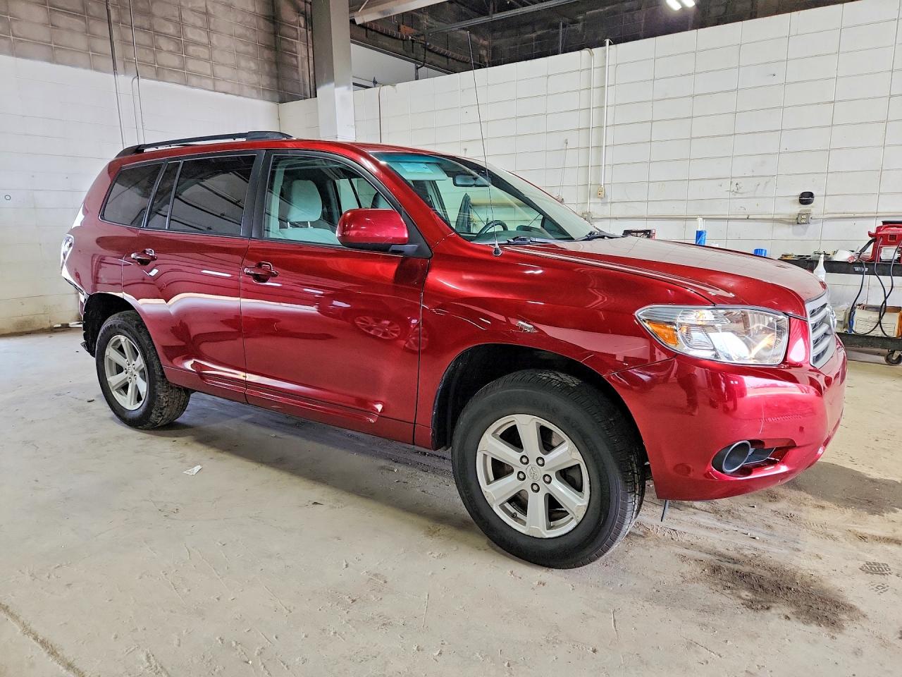 2010 Toyota Highlander Base Red vin: 5TDBK3EH8AS014973