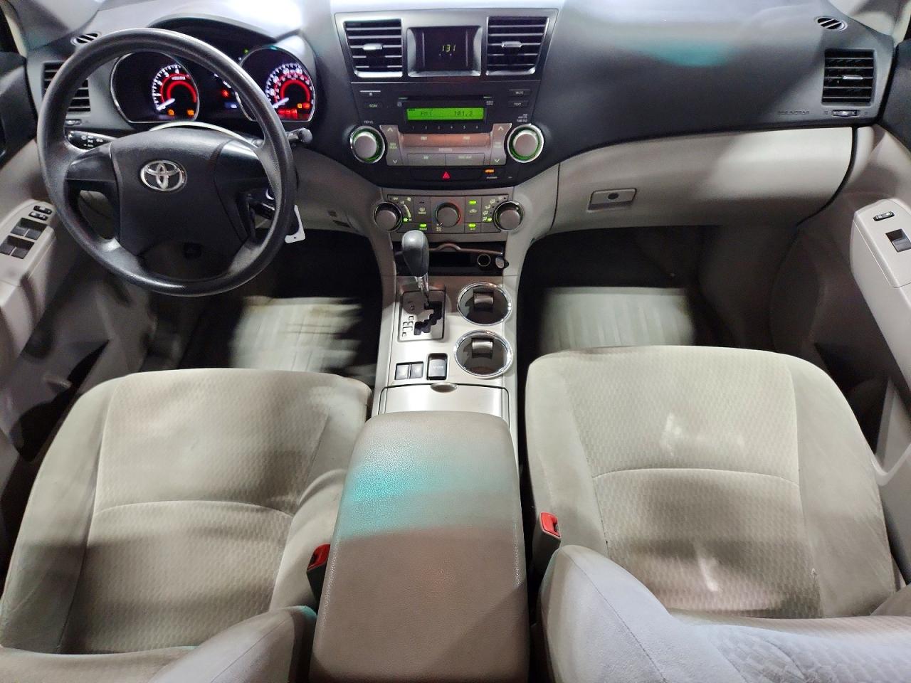 2010 Toyota Highlander Base Red vin: 5TDBK3EH8AS014973