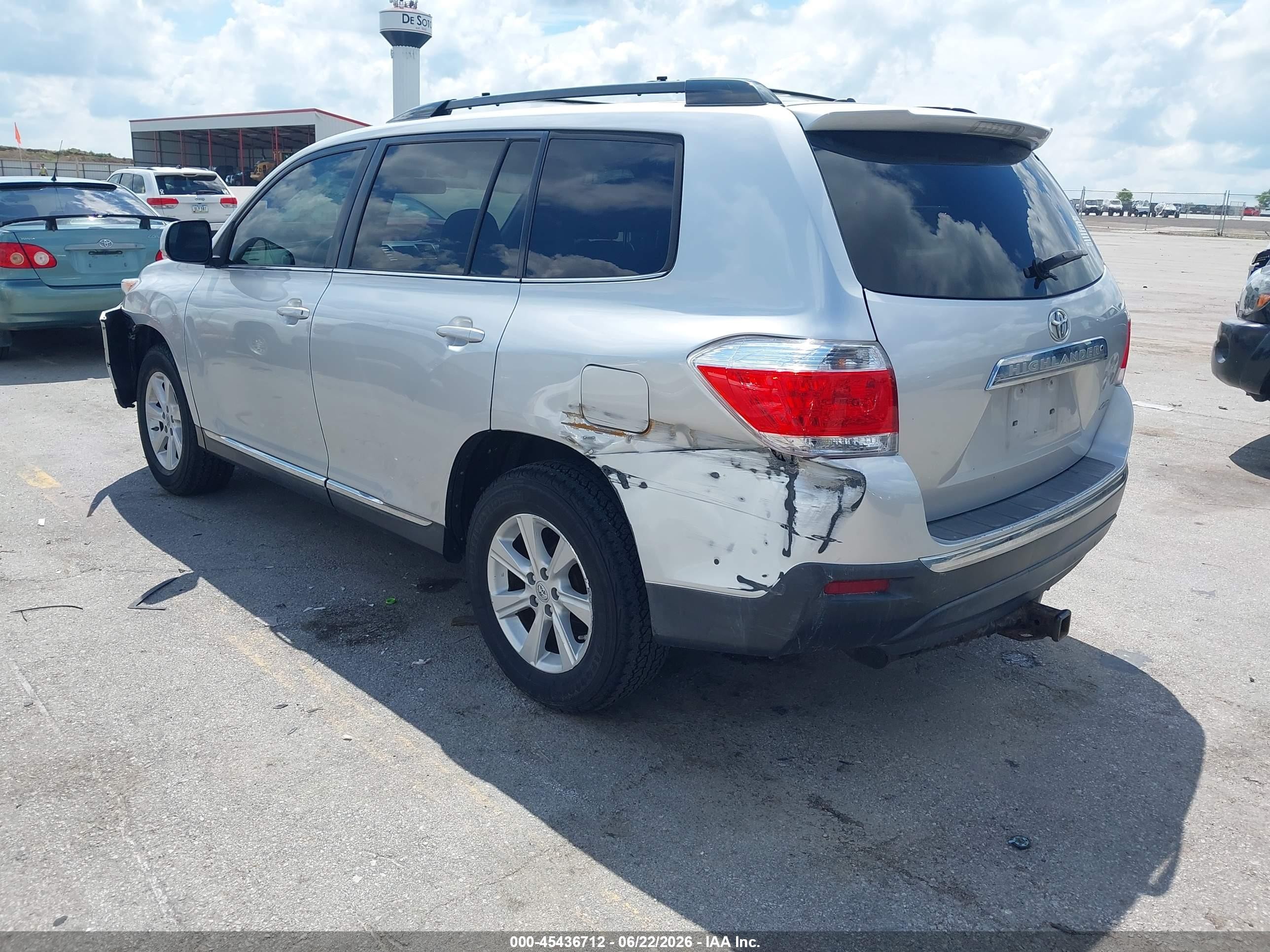 2011 Toyota Highlander Base V6 Silver vin: 5TDBK3EH8BS050616