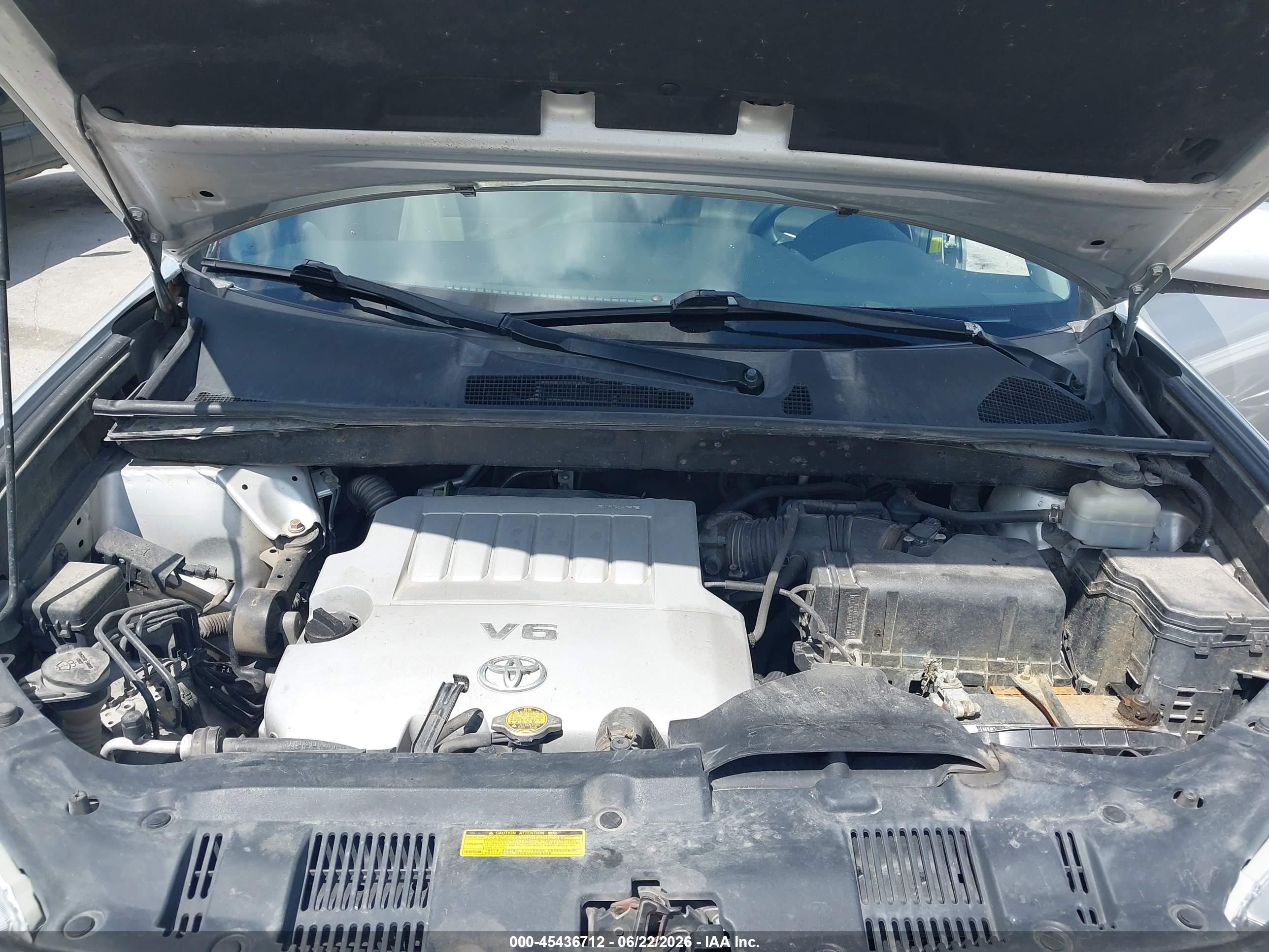 2011 Toyota Highlander Base V6 Silver vin: 5TDBK3EH8BS050616