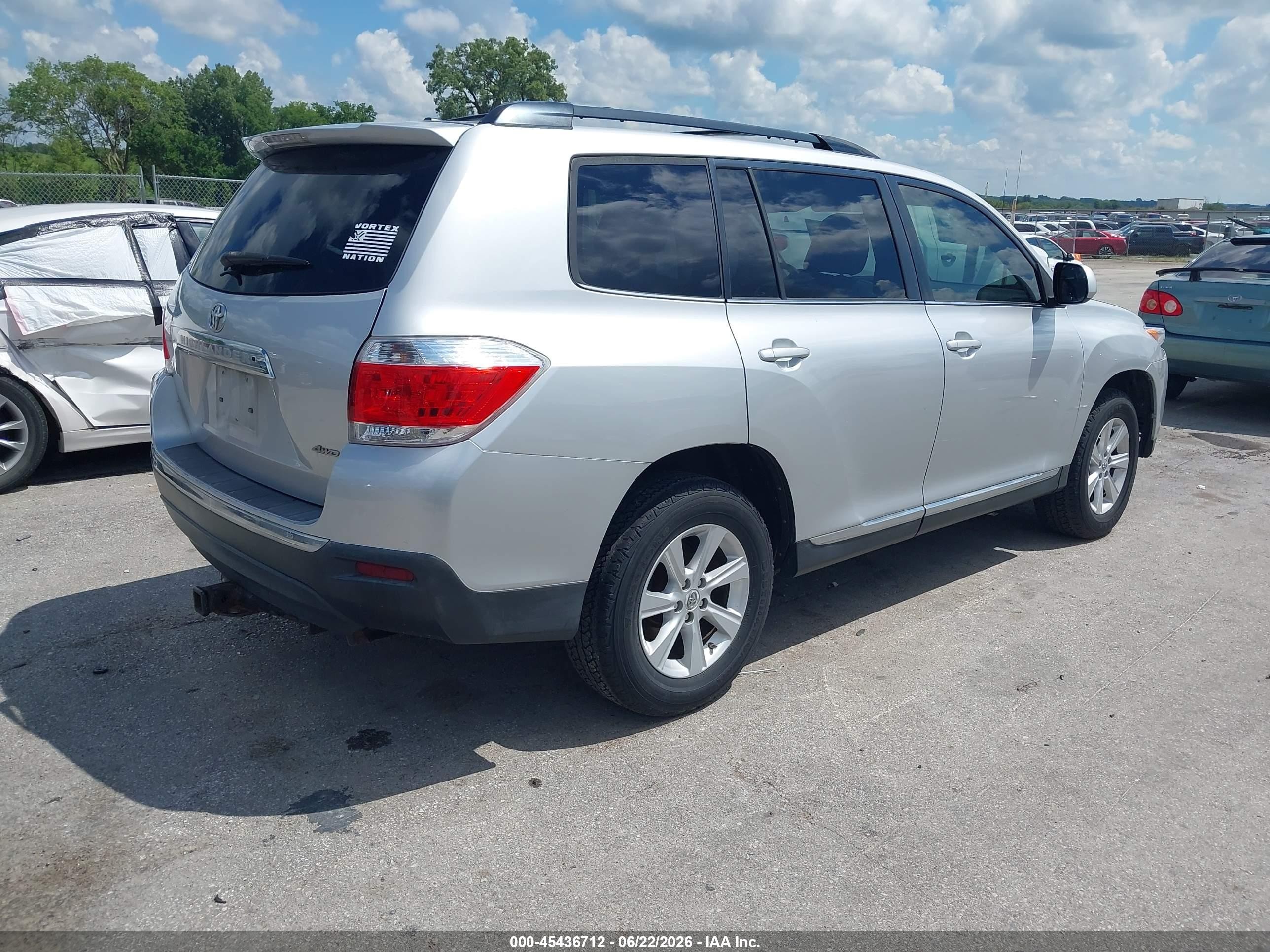 2011 Toyota Highlander Base V6 Silver vin: 5TDBK3EH8BS050616