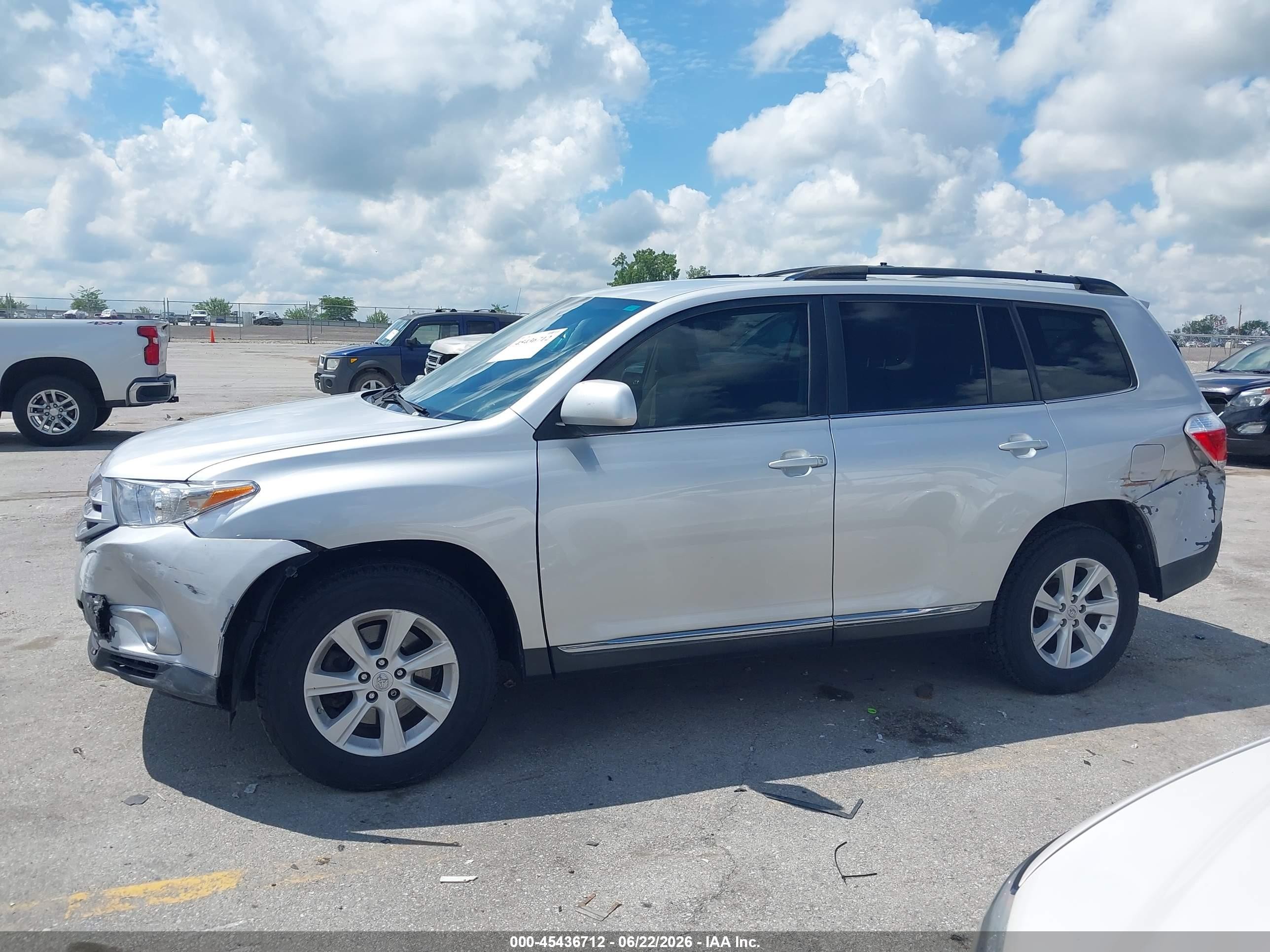 2011 Toyota Highlander Base V6 Silver vin: 5TDBK3EH8BS050616