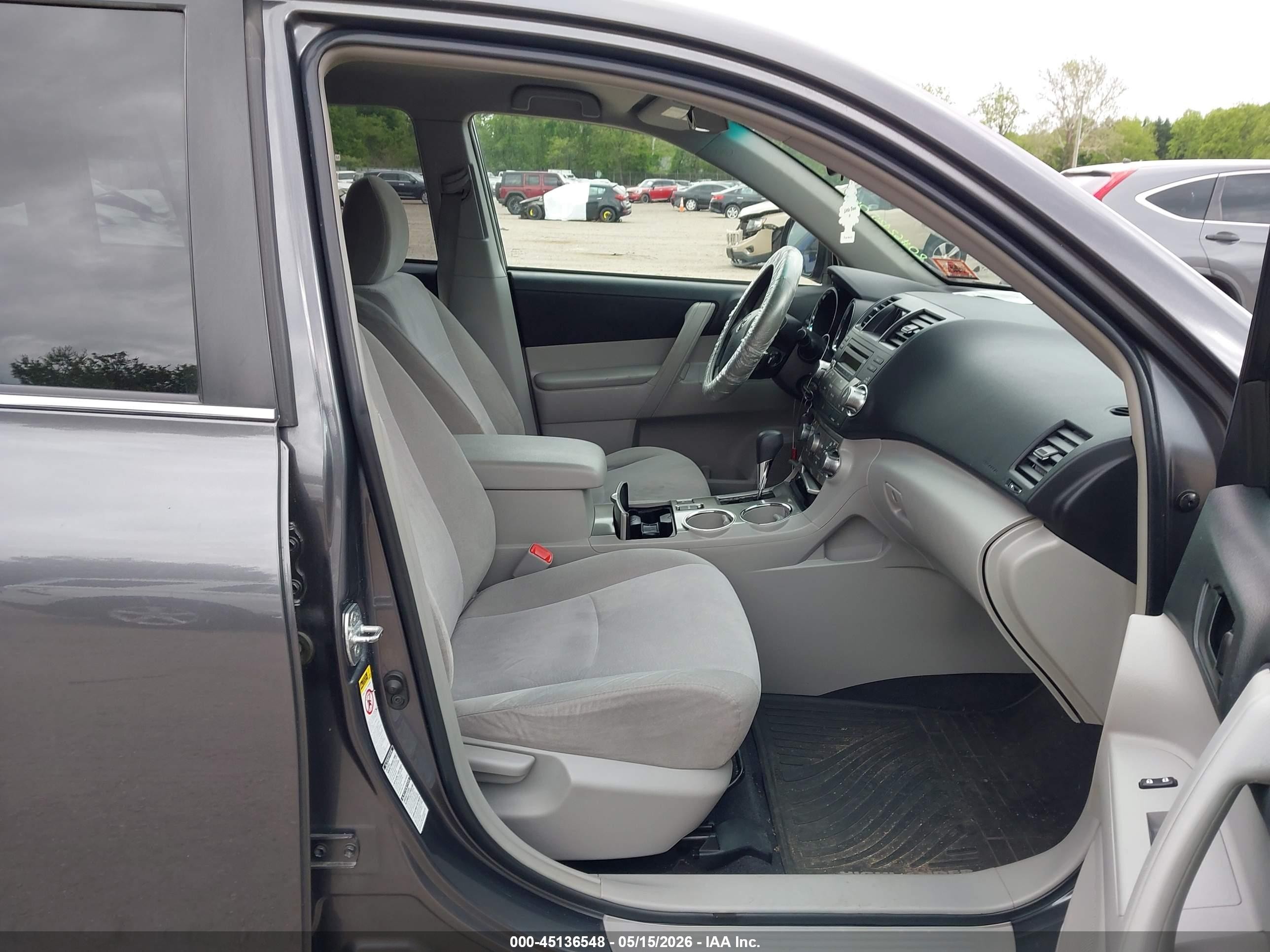 2011 Toyota Highlander Base V6 Gray vin: 5TDBK3EH8BS052074