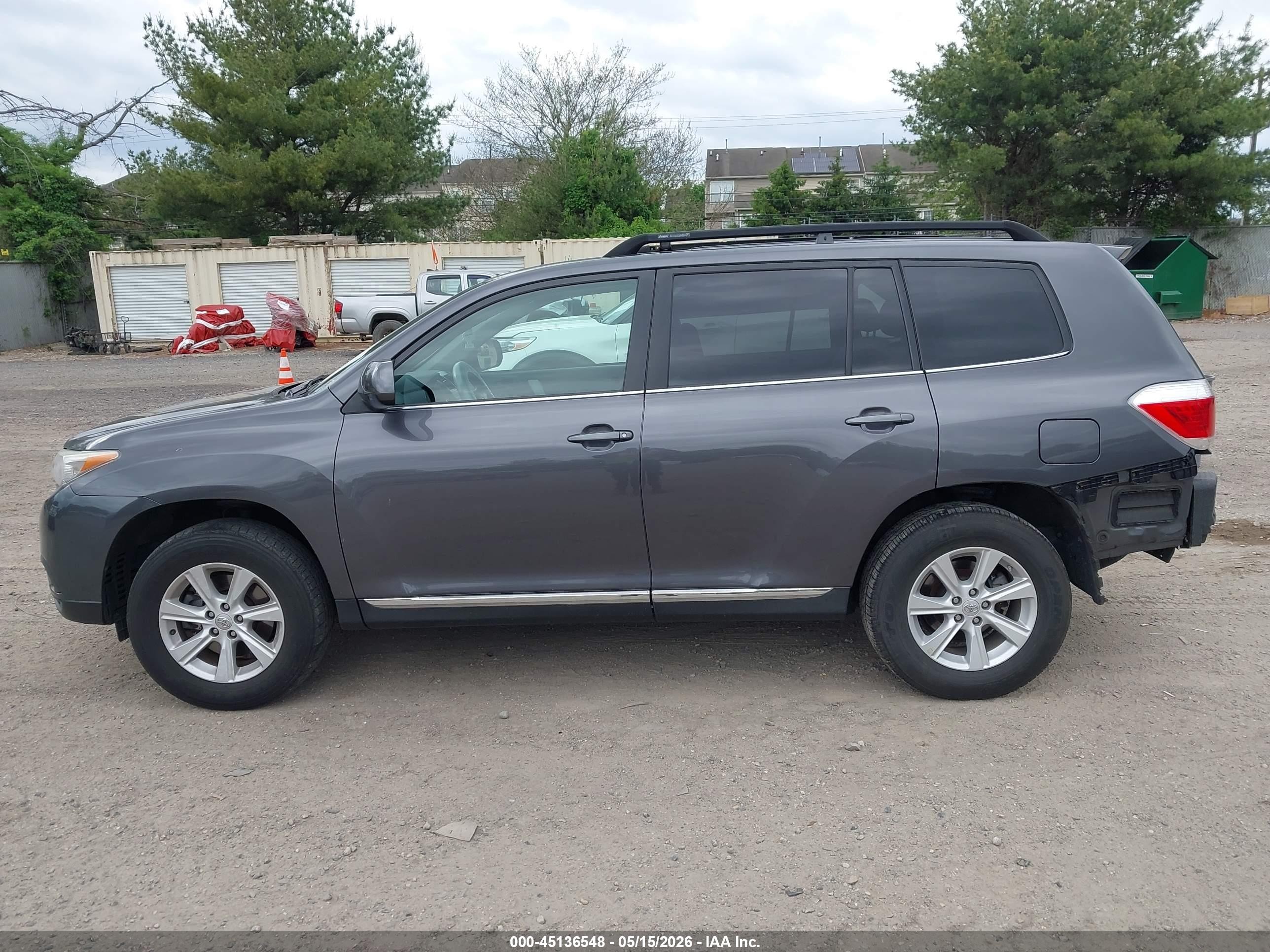 2011 Toyota Highlander Base V6 Gray vin: 5TDBK3EH8BS052074