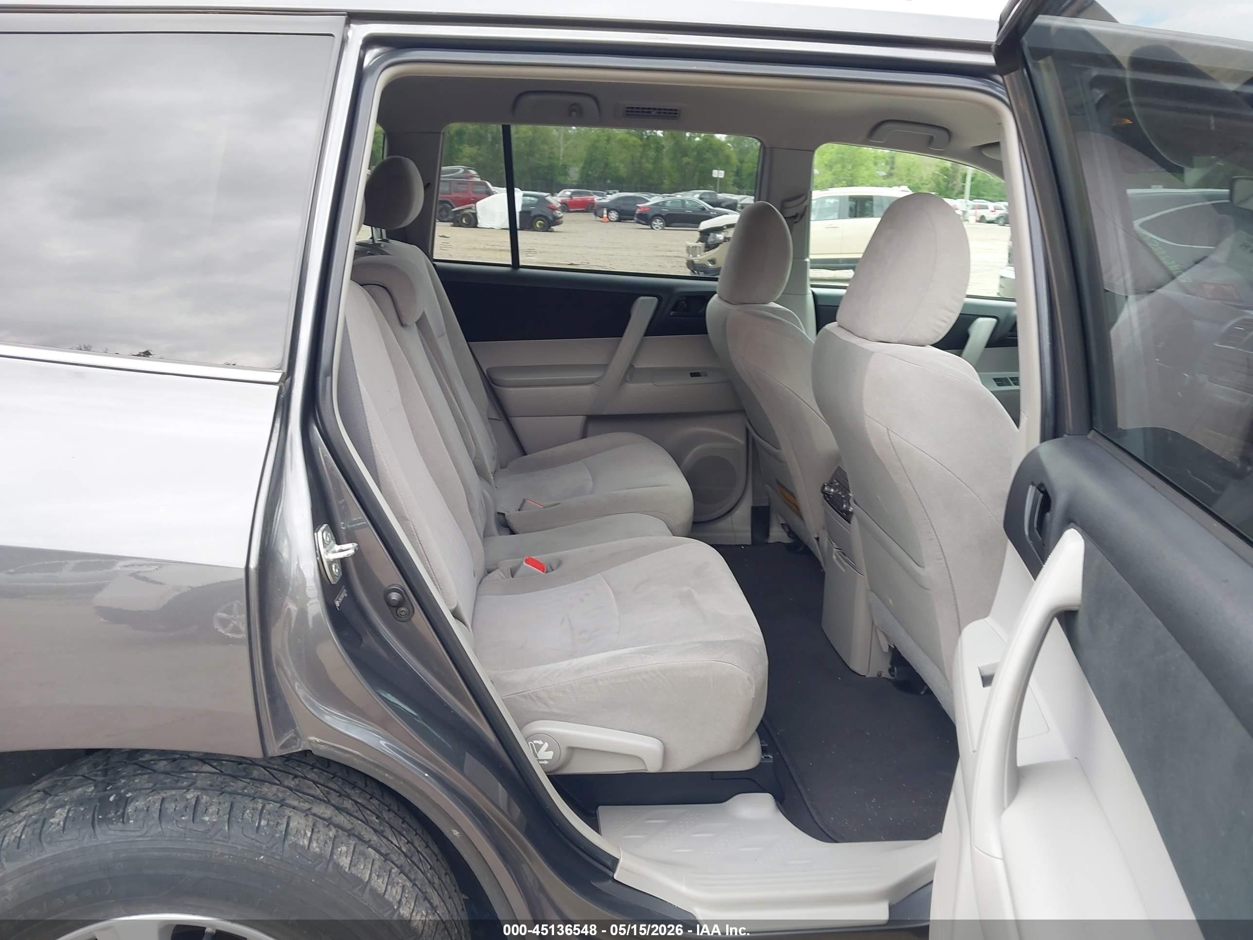2011 Toyota Highlander Base V6 Gray vin: 5TDBK3EH8BS052074