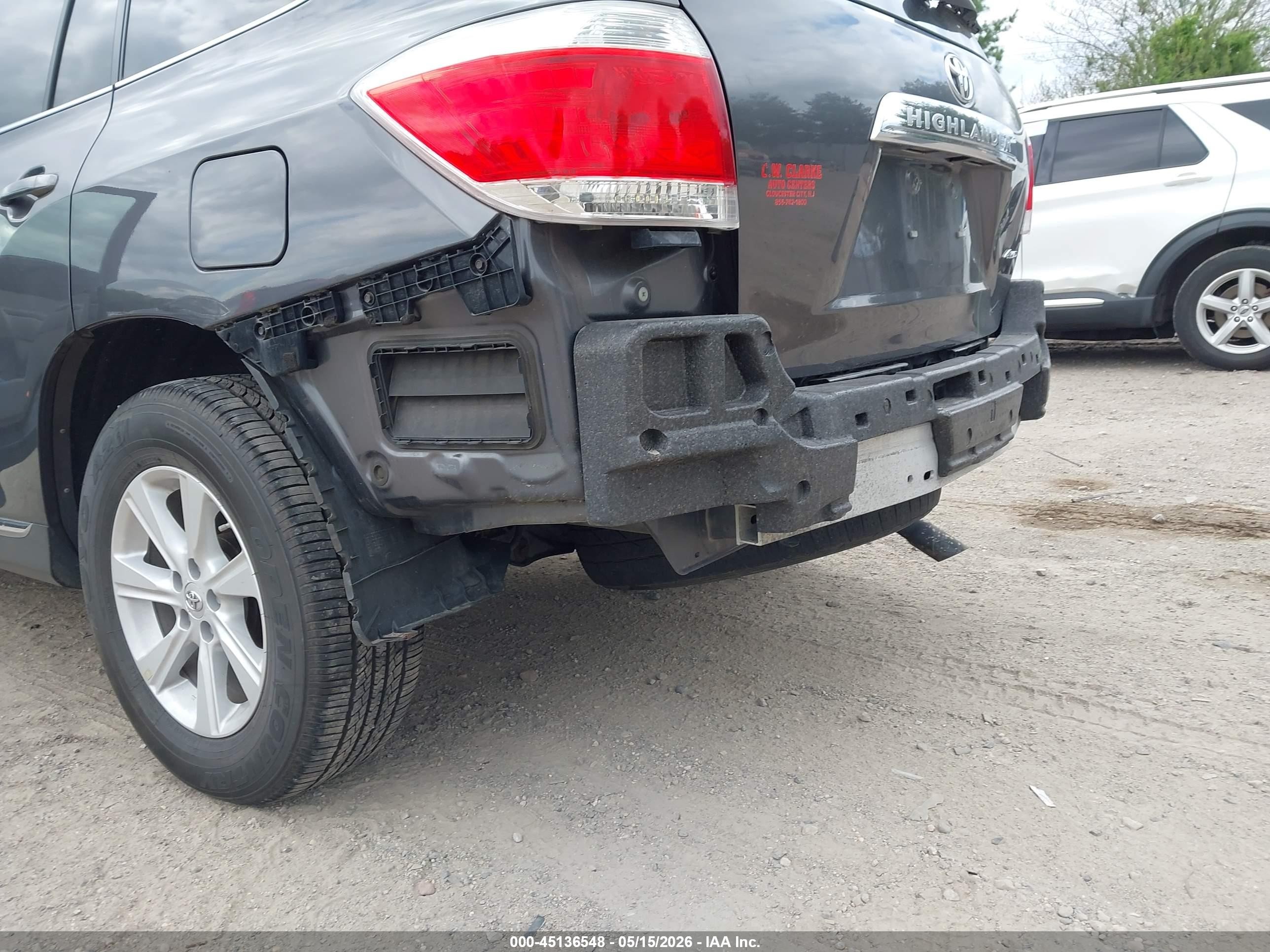 2011 Toyota Highlander Base V6 Gray vin: 5TDBK3EH8BS052074
