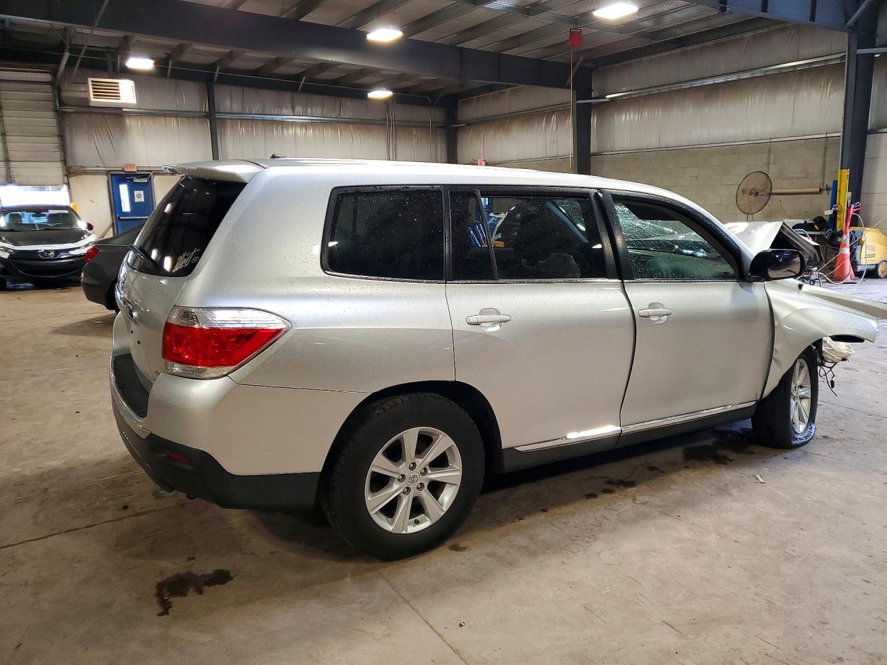 2011 Toyota Highlander Base Gray vin: 5TDBK3EH8BS053886