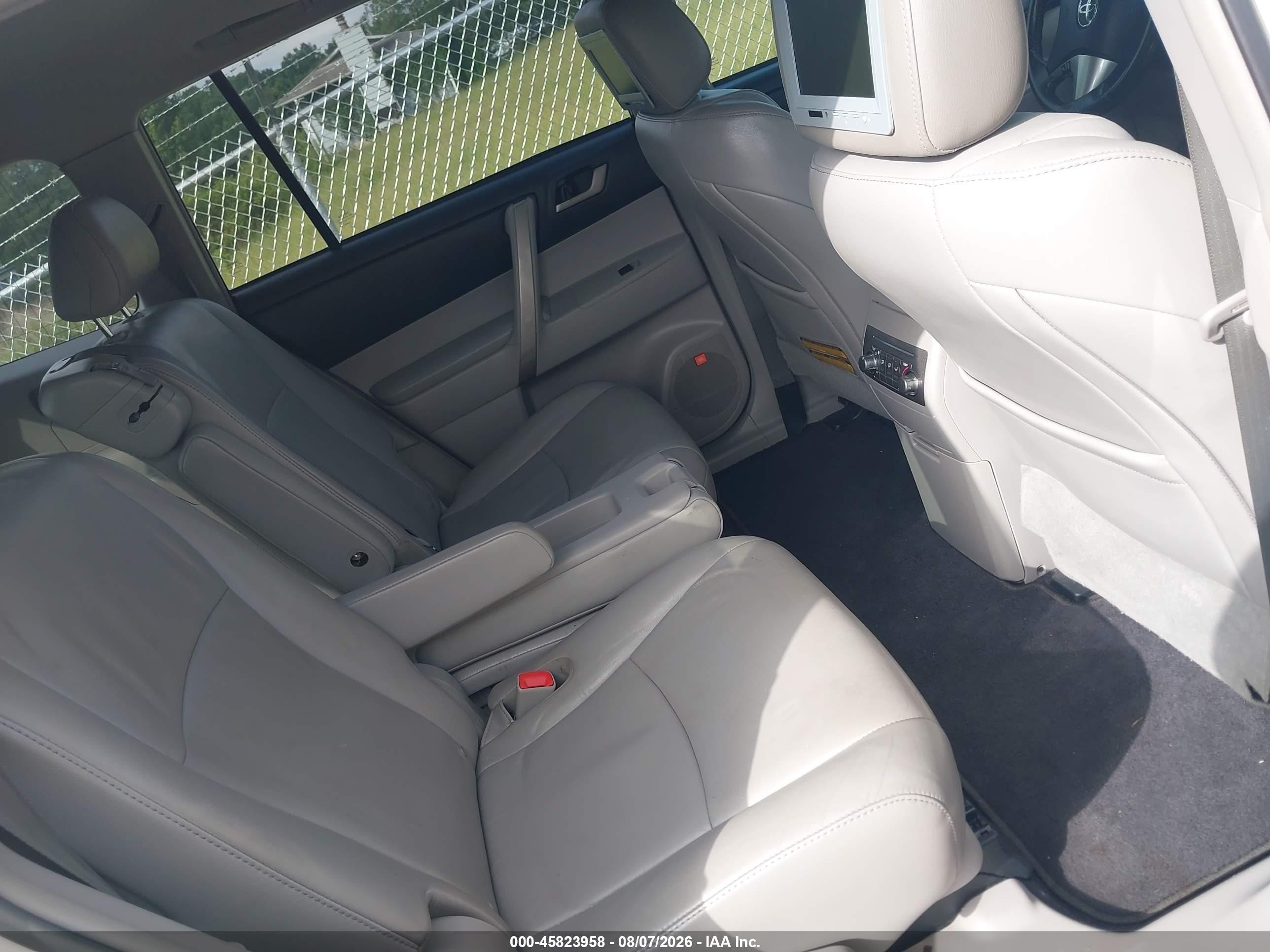2011 Toyota Highlander Se V6 White vin: 5TDBK3EH8BS067948