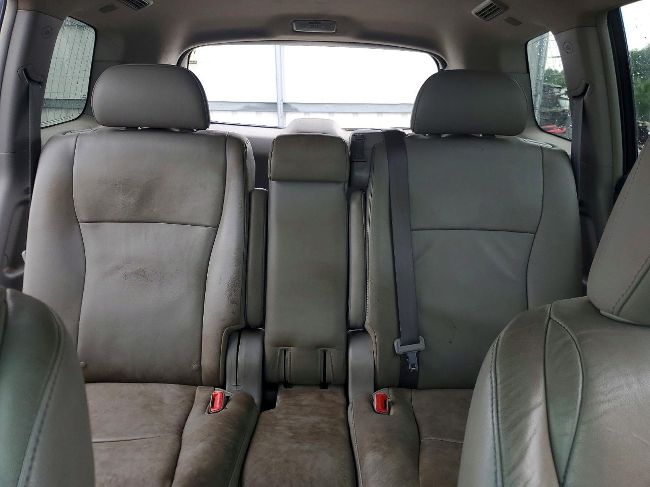 2011 Toyota Highlander Base Серебряный vin: 5TDBK3EH8BS079775