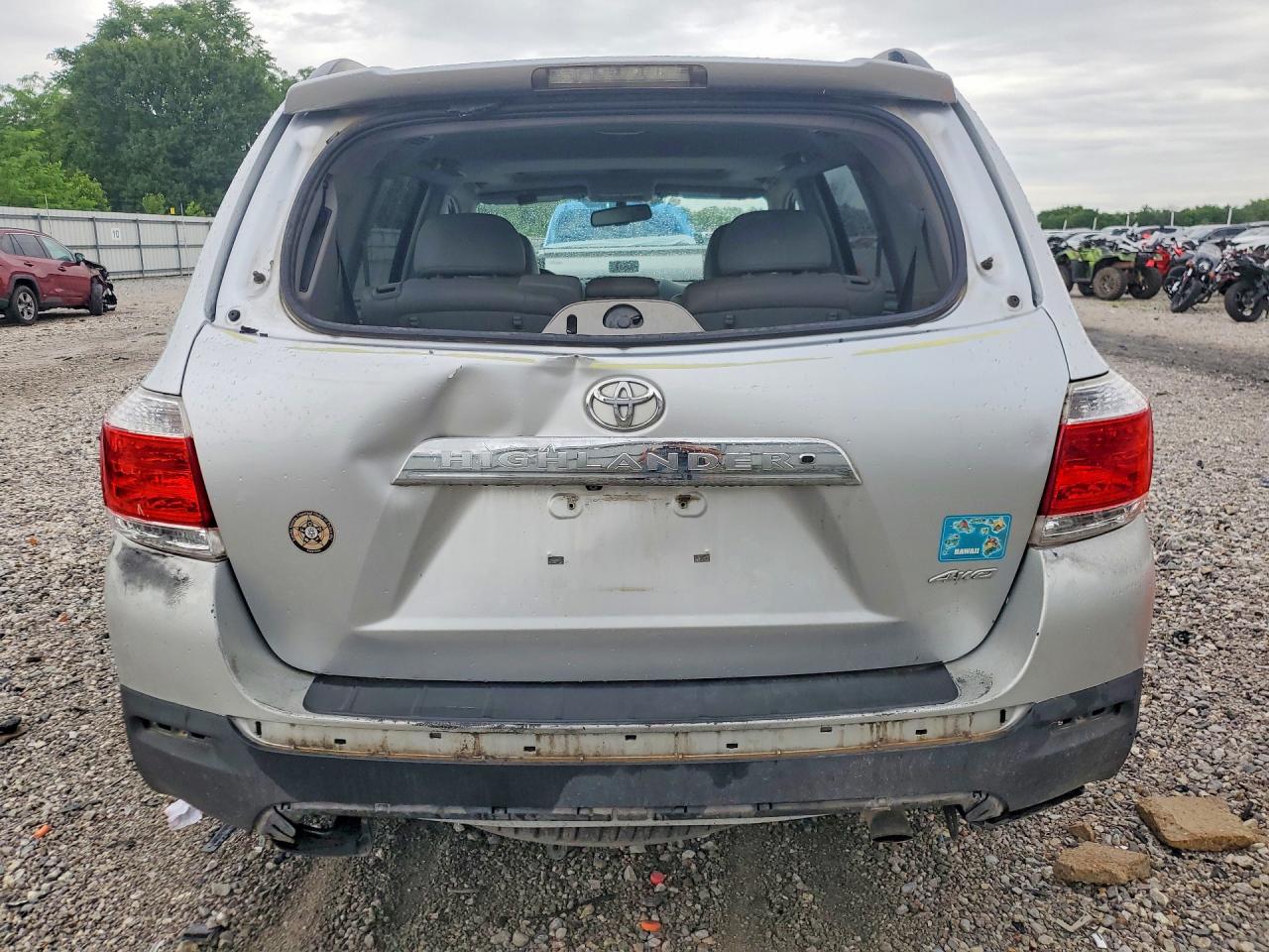 2011 Toyota Highlander Base Серебряный vin: 5TDBK3EH8BS079775