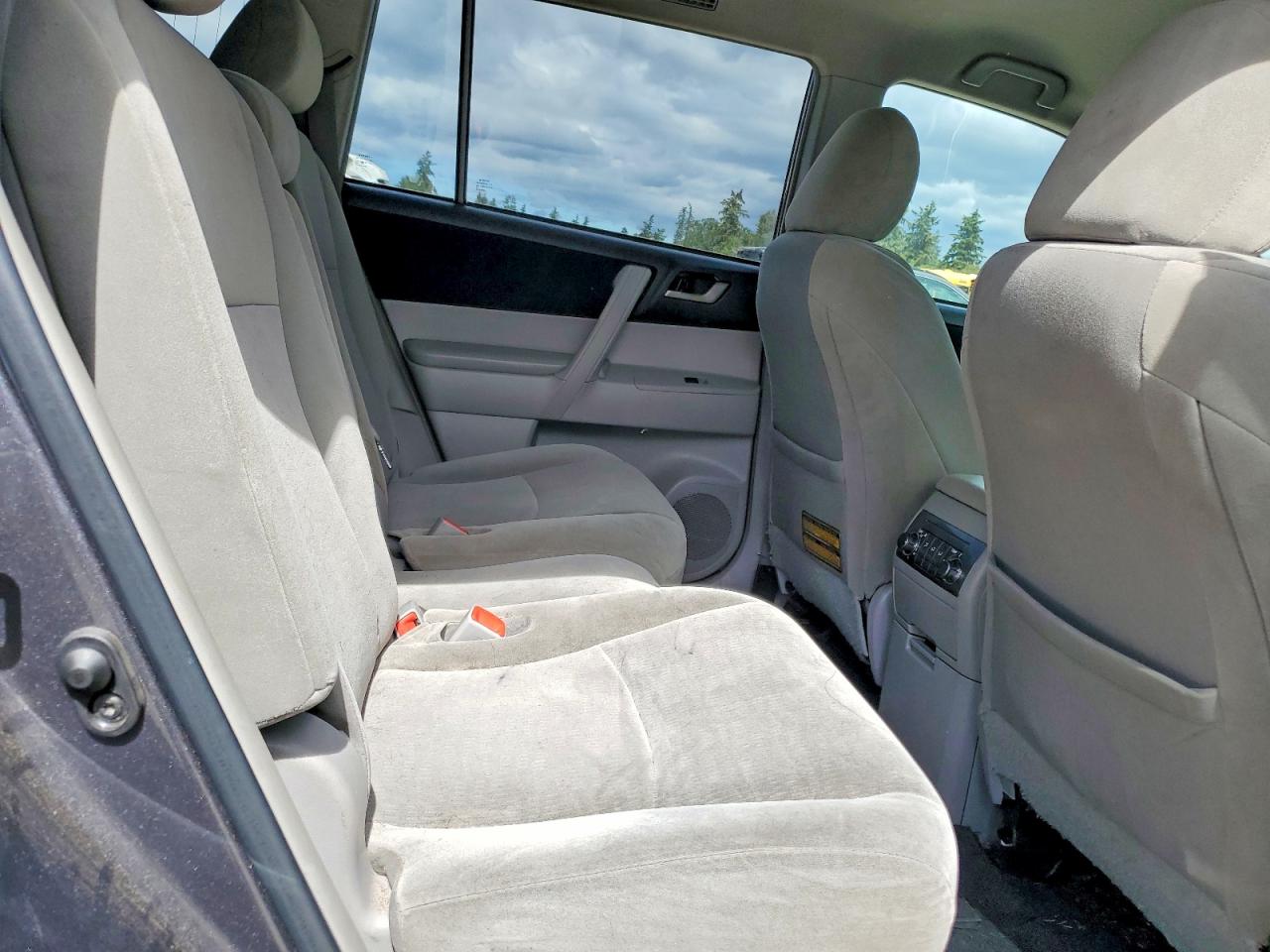 2011 Toyota Highlander Base Gray vin: 5TDBK3EH8BS082224