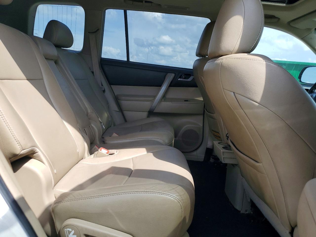 2012 Toyota Highlander Se White vin: 5TDBK3EH8CS117622