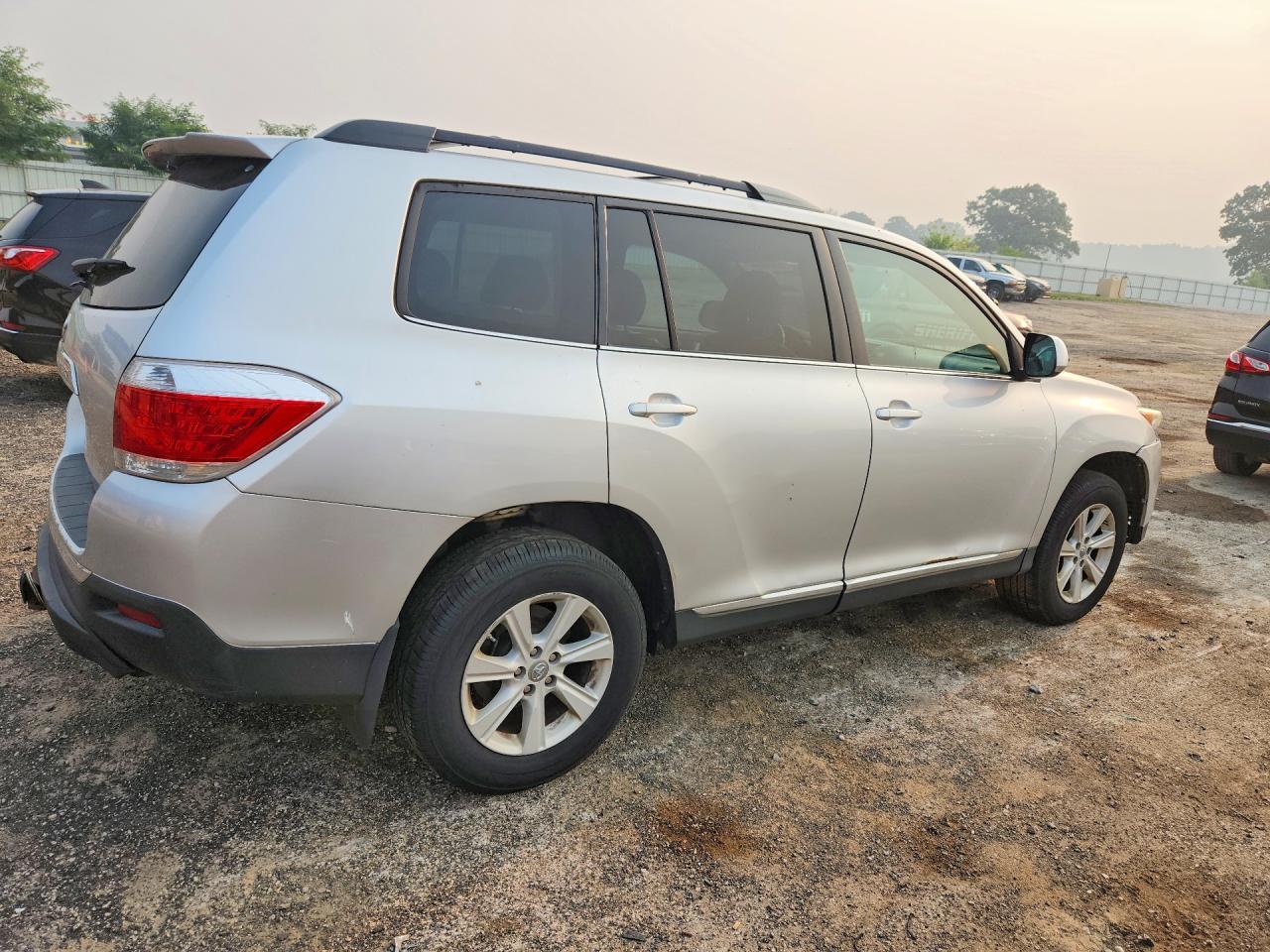 2012 Toyota Highlander Se Серебряный vin: 5TDBK3EH8CS156839