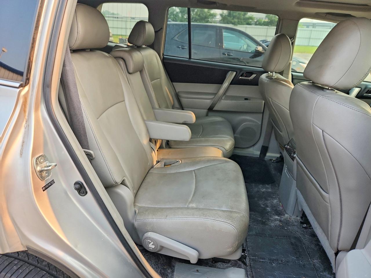 2012 Toyota Highlander Se Серебряный vin: 5TDBK3EH8CS156839
