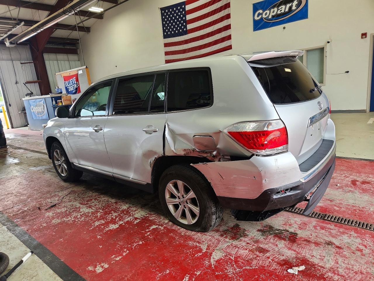 2013 Toyota Highlander Base Silver vin: 5TDBK3EH8DS192614