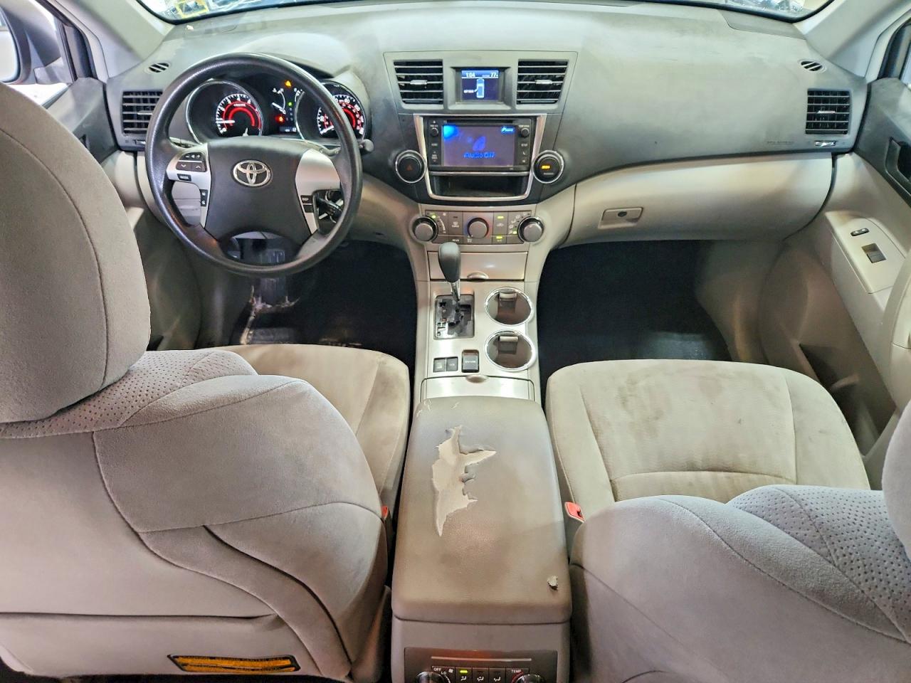 2013 Toyota Highlander Base Silver vin: 5TDBK3EH8DS192614