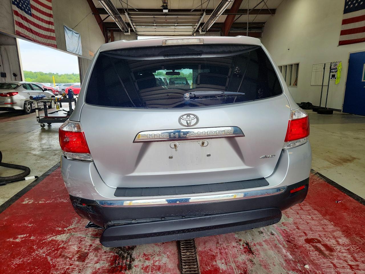 2013 Toyota Highlander Base Silver vin: 5TDBK3EH8DS192614