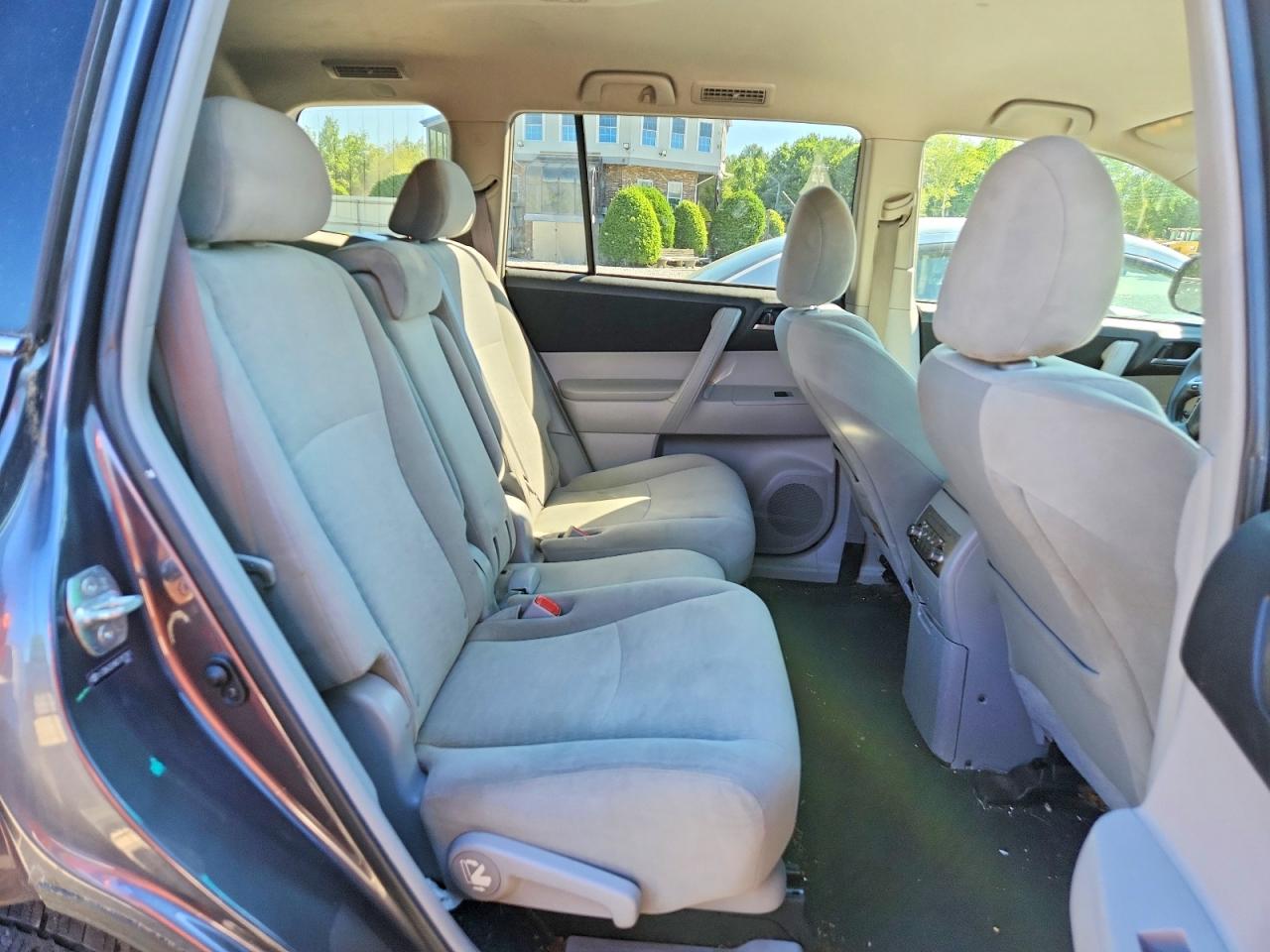 2013 Toyota Highlander Plus Gray vin: 5TDBK3EH8DS197361