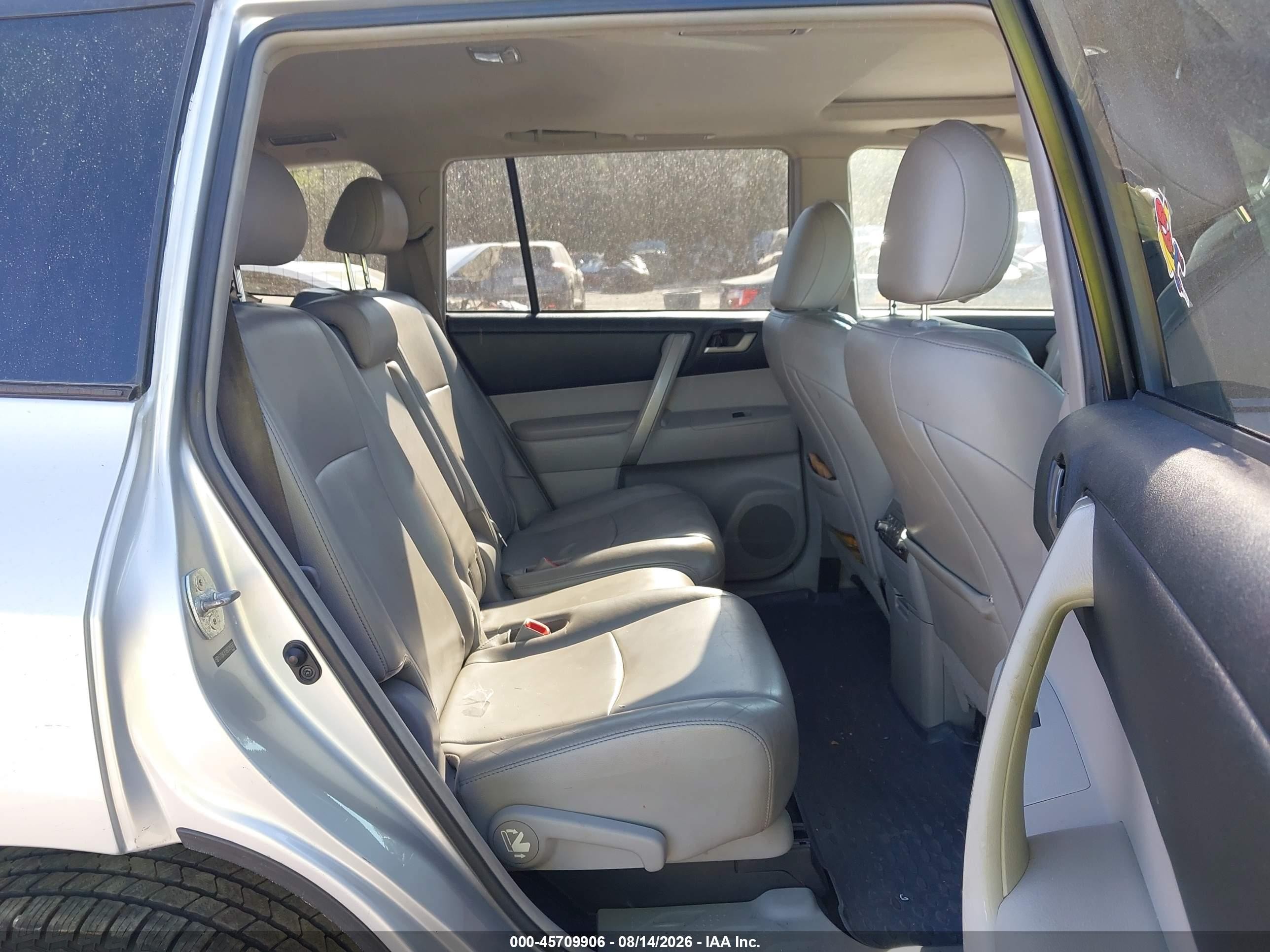 2013 Toyota Highlander Se V6 Серебряный vin: 5TDBK3EH8DS197683