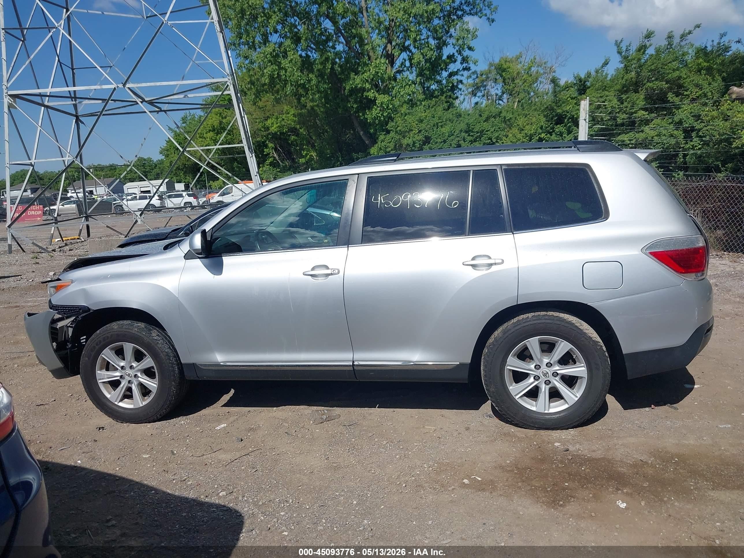2013 Toyota Highlander Se V6 Серебряный vin: 5TDBK3EH8DS198400