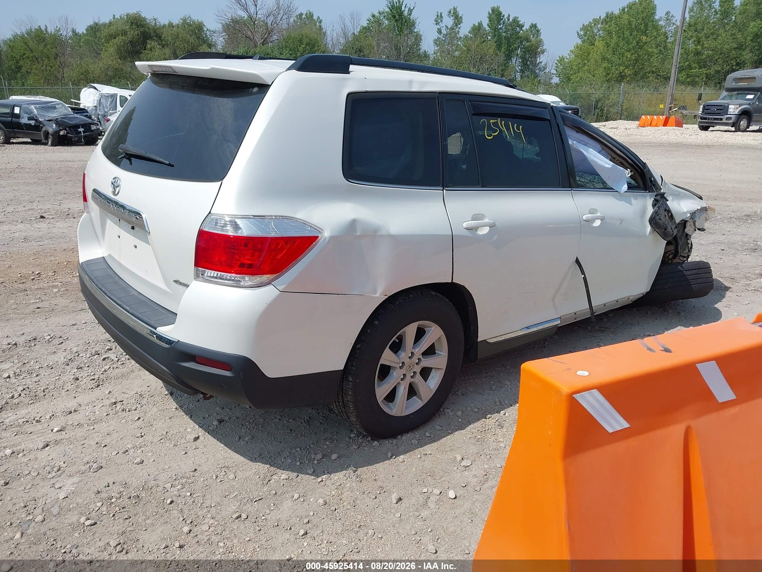 2013 Toyota Highlander Se V6 White vin: 5TDBK3EH8DS236448