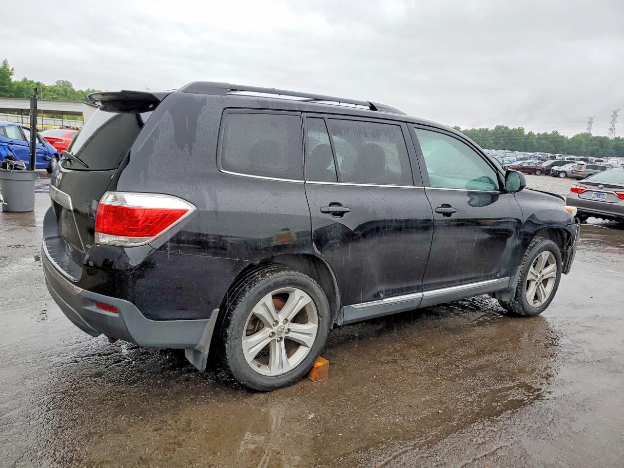 2013 Toyota Highlander Base Black vin: 5TDBK3EH8DS251113