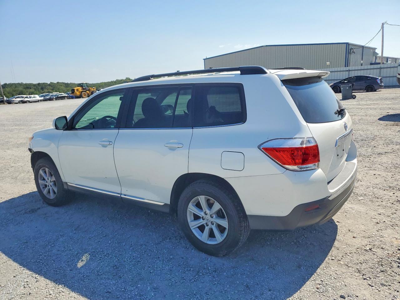 2013 Toyota Highlander Plus White vin: 5TDBK3EH8DS251760