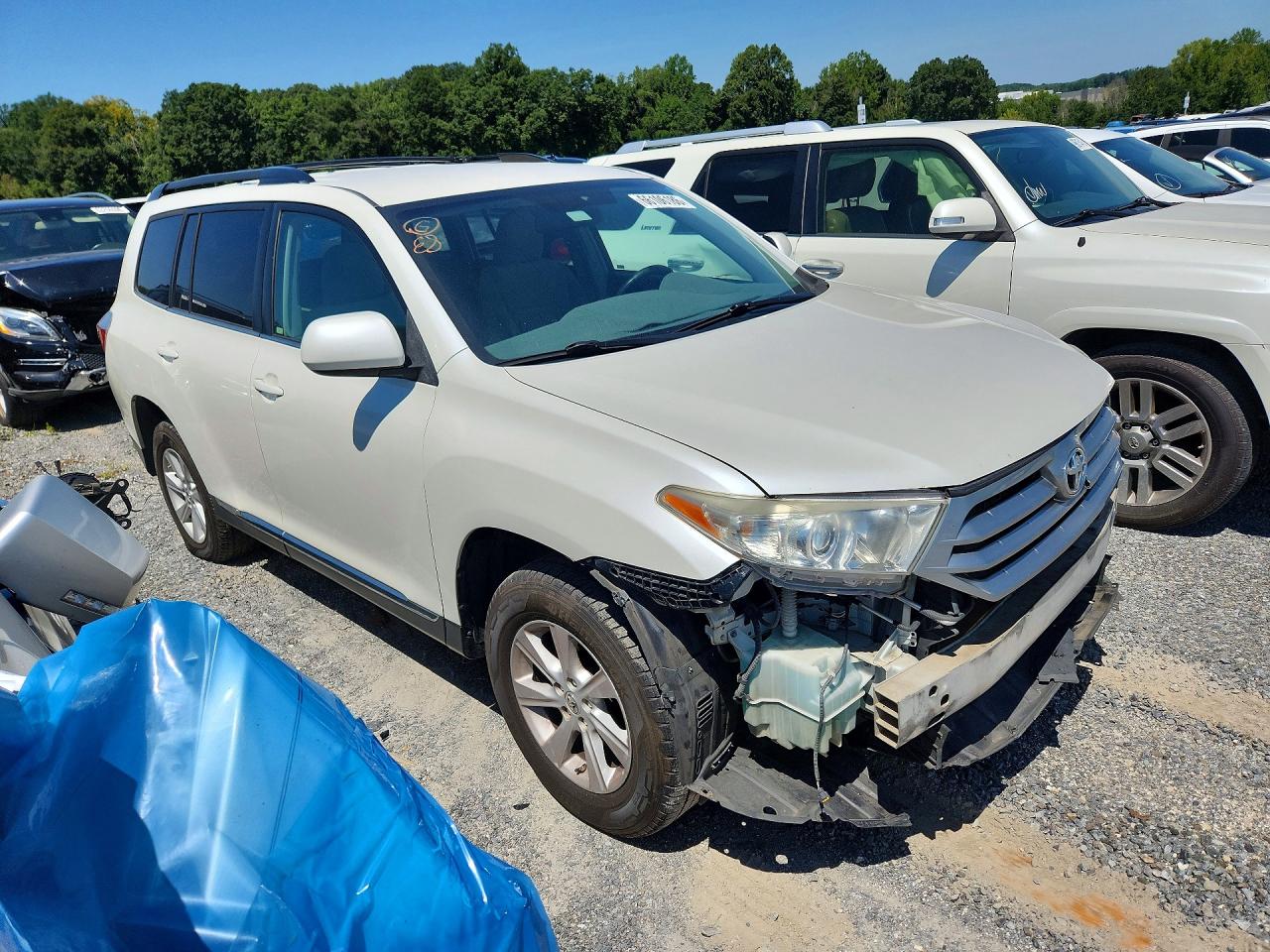 2013 Toyota Highlander Plus White vin: 5TDBK3EH8DS251760