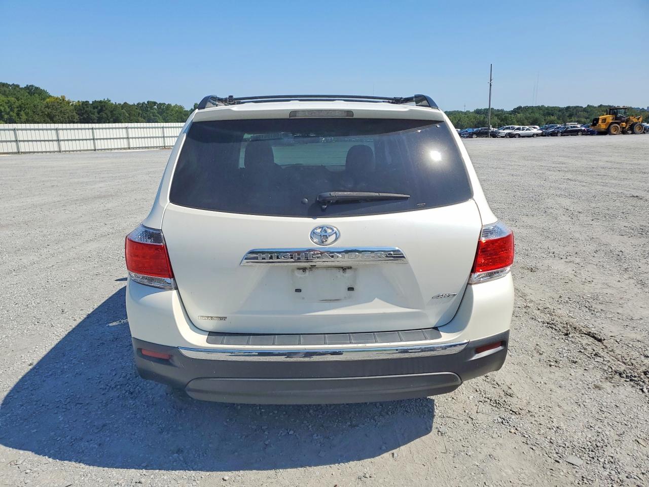2013 Toyota Highlander Plus White vin: 5TDBK3EH8DS251760