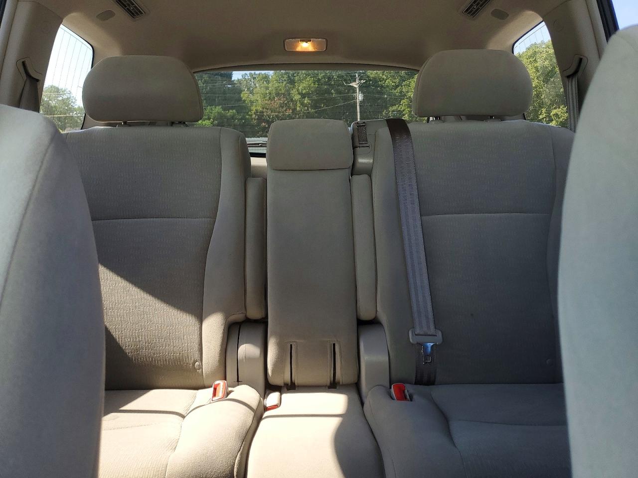 2013 Toyota Highlander Plus White vin: 5TDBK3EH8DS251760