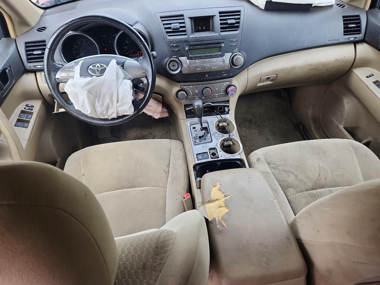 2010 Toyota Highlander Base Burgundy vin: 5TDBK3EH9AS004999