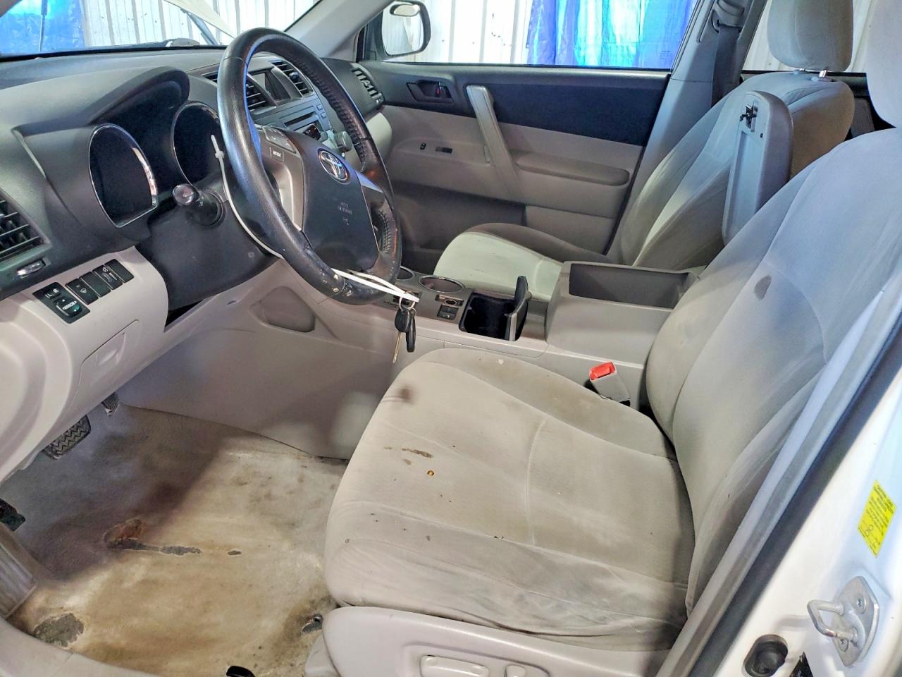 2010 Toyota Highlander Base White vin: 5TDBK3EH9AS006297