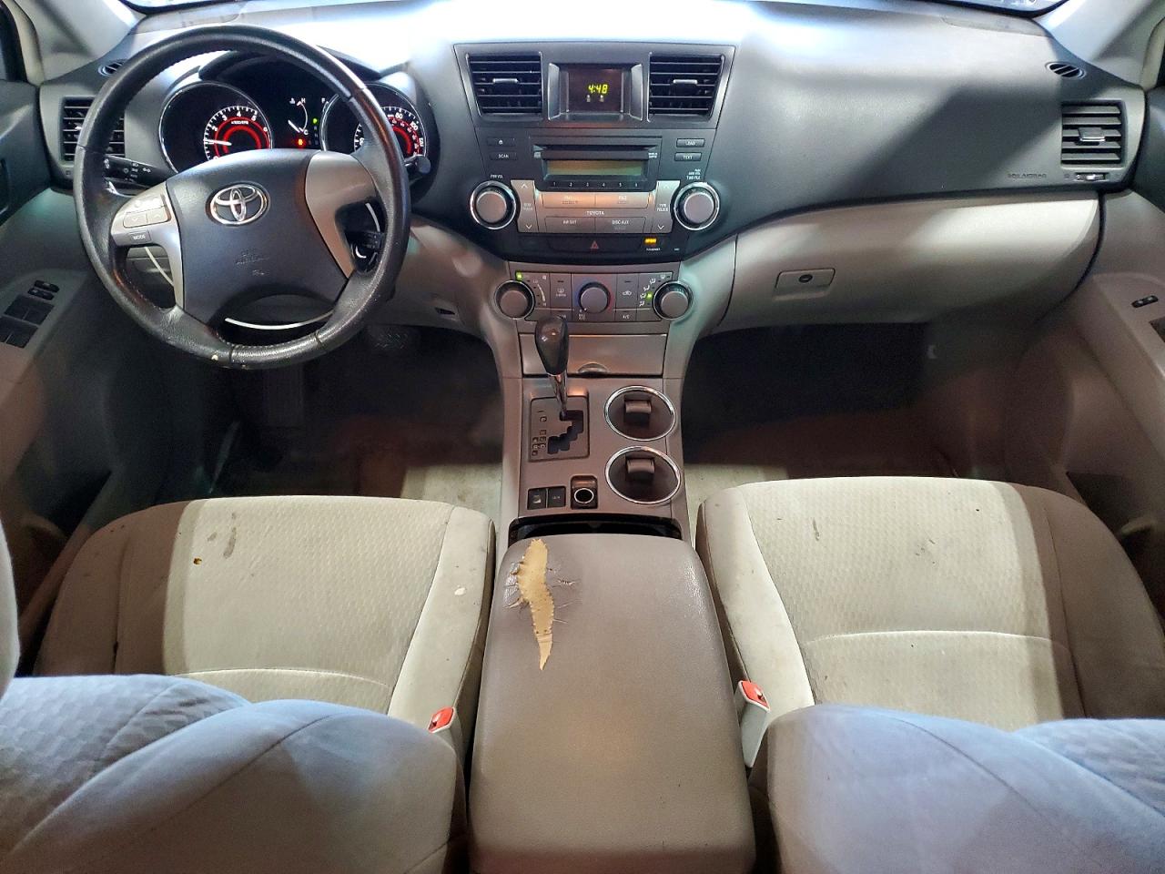 2010 Toyota Highlander Base White vin: 5TDBK3EH9AS006297