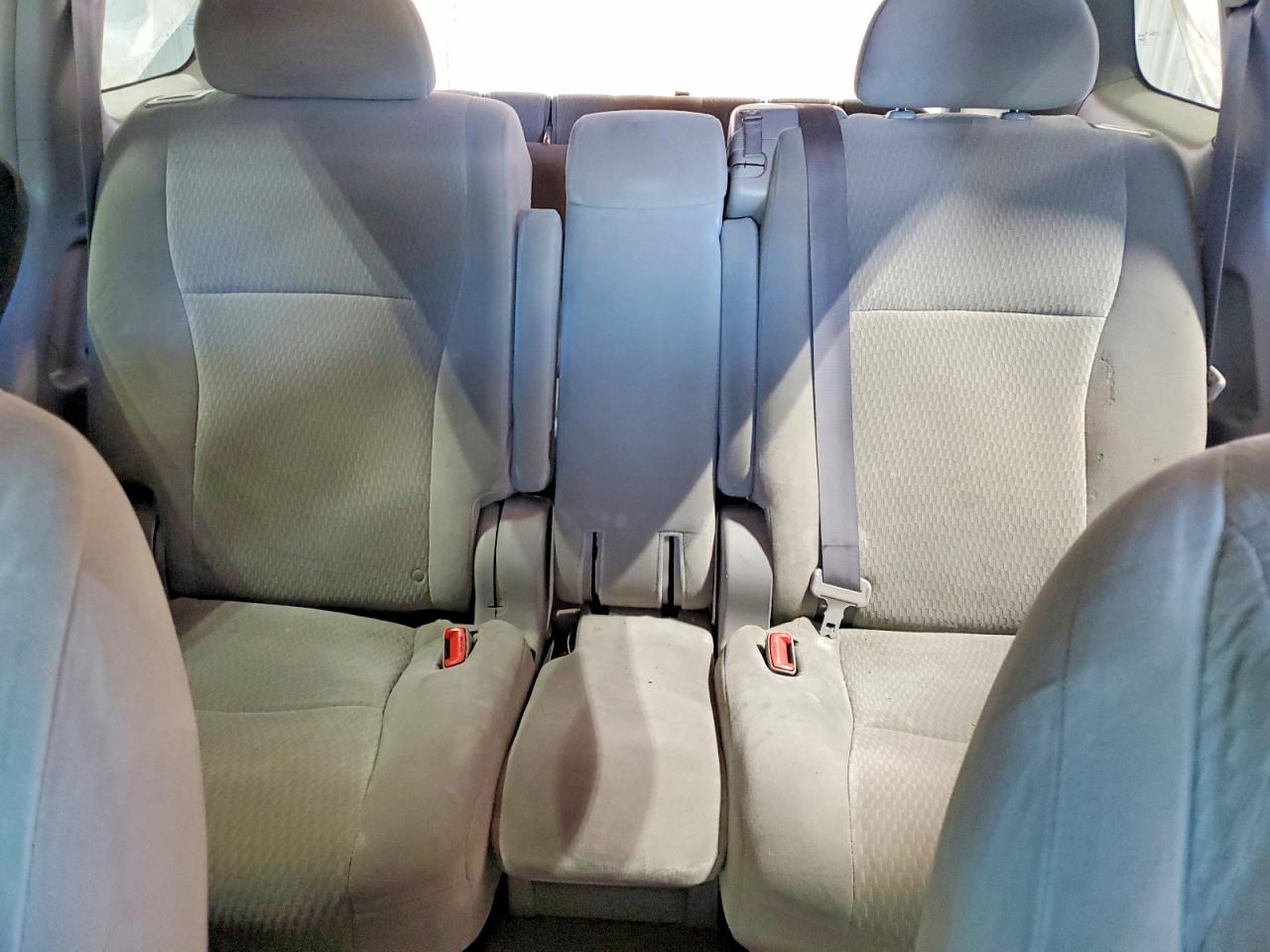 2010 Toyota Highlander Base White vin: 5TDBK3EH9AS006297