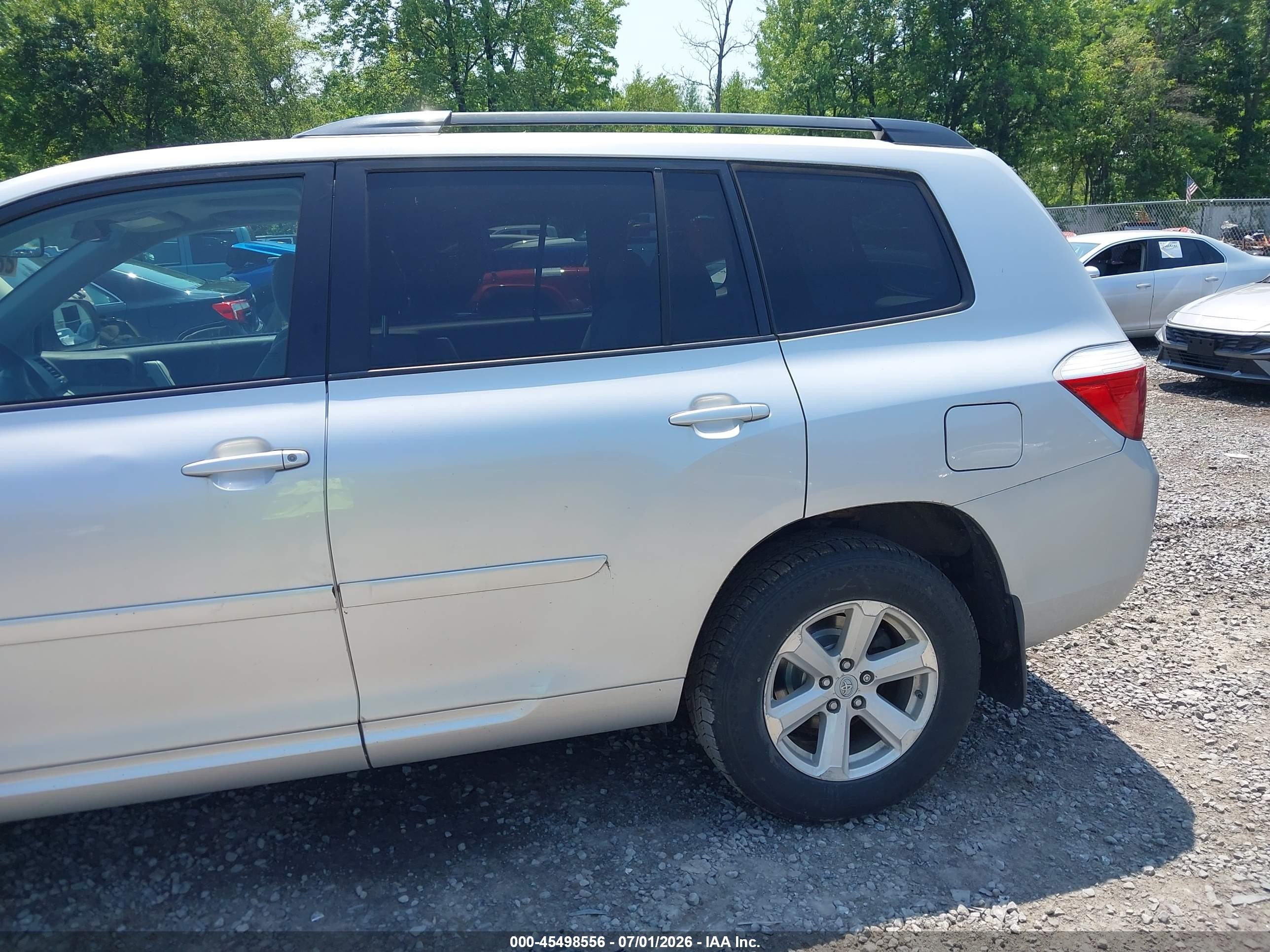 2010 Toyota Highlander Base V6 Silver vin: 5TDBK3EH9AS011709