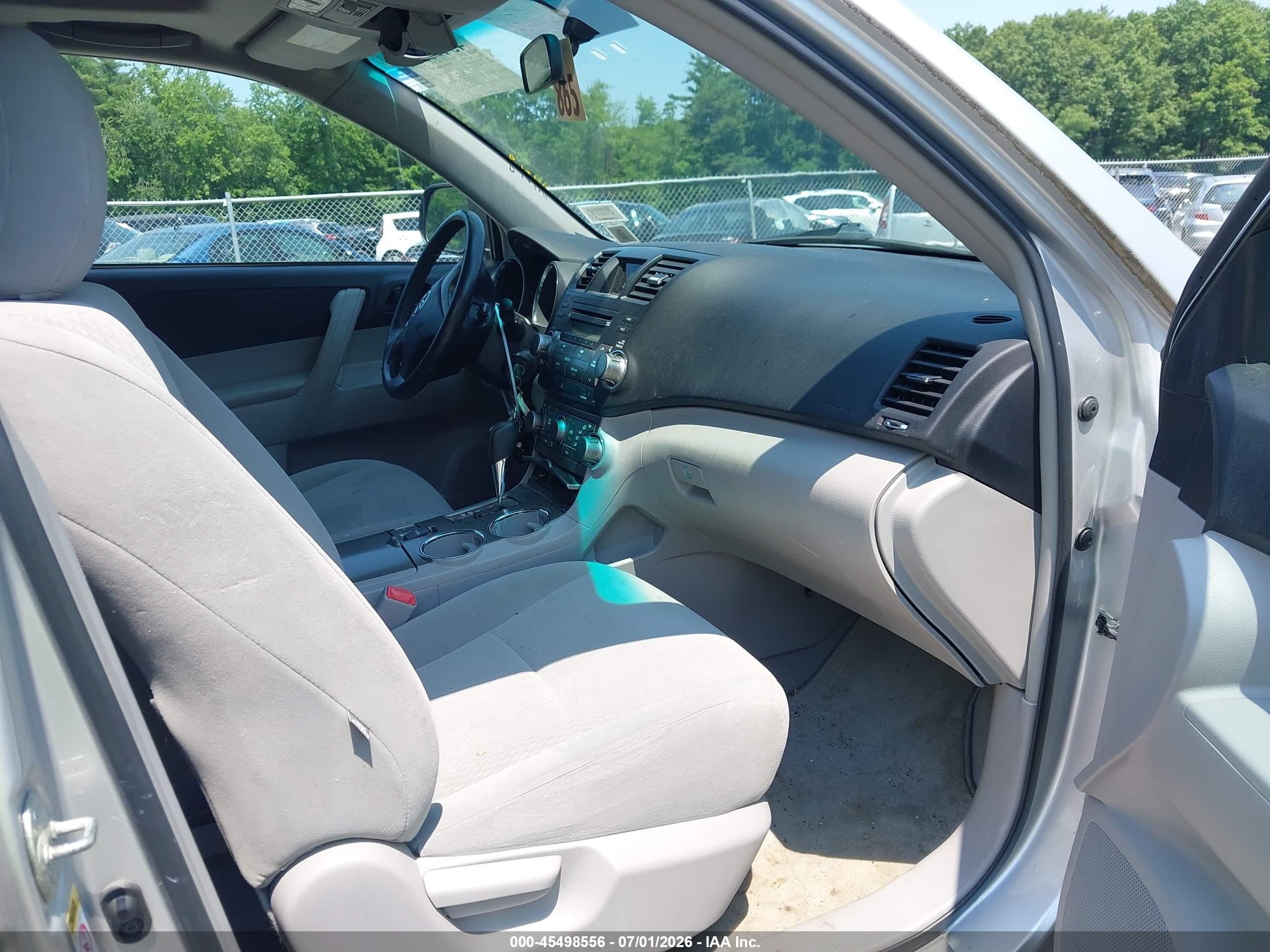 2010 Toyota Highlander Base V6 Silver vin: 5TDBK3EH9AS011709