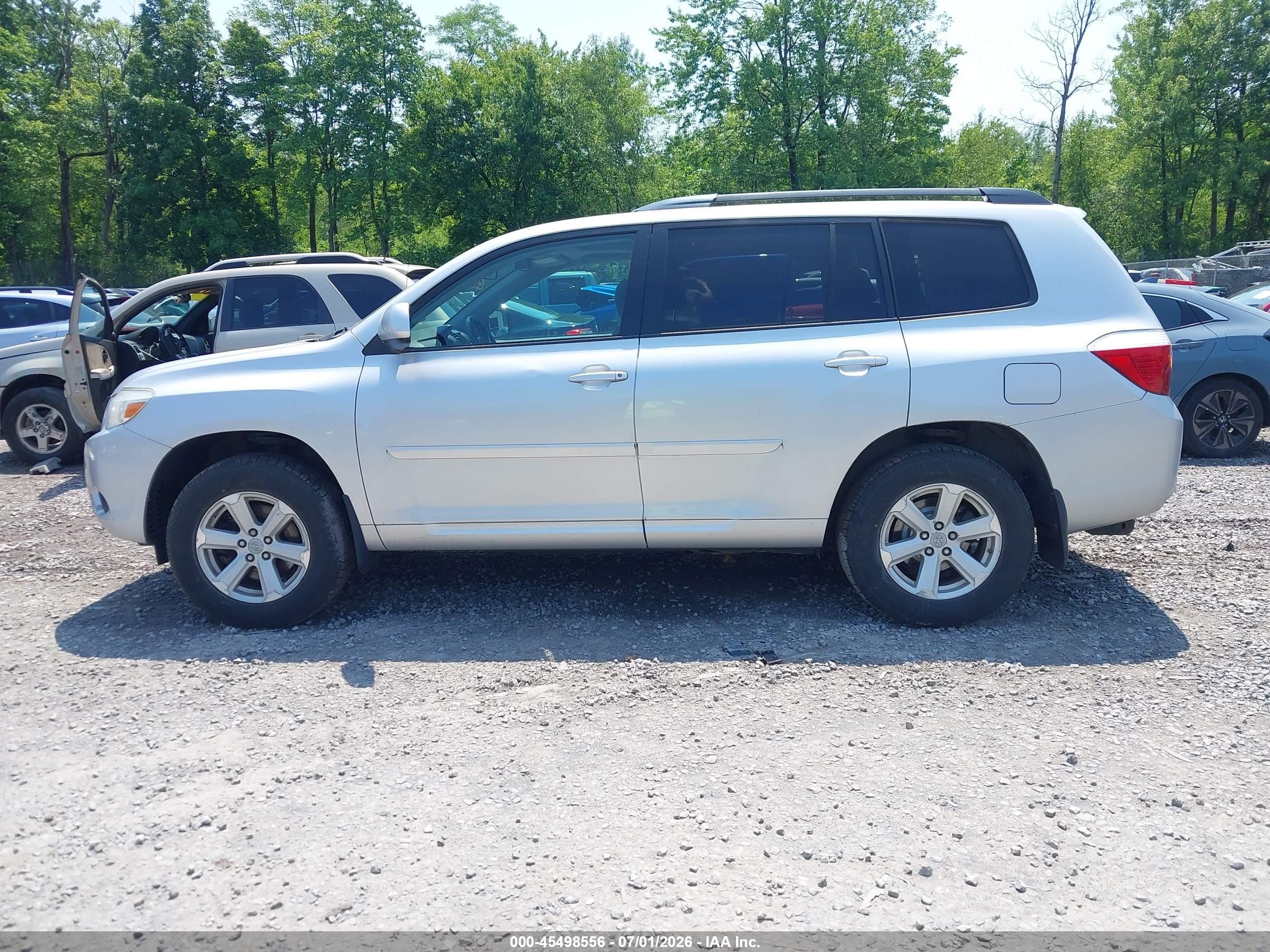2010 Toyota Highlander Base V6 Silver vin: 5TDBK3EH9AS011709