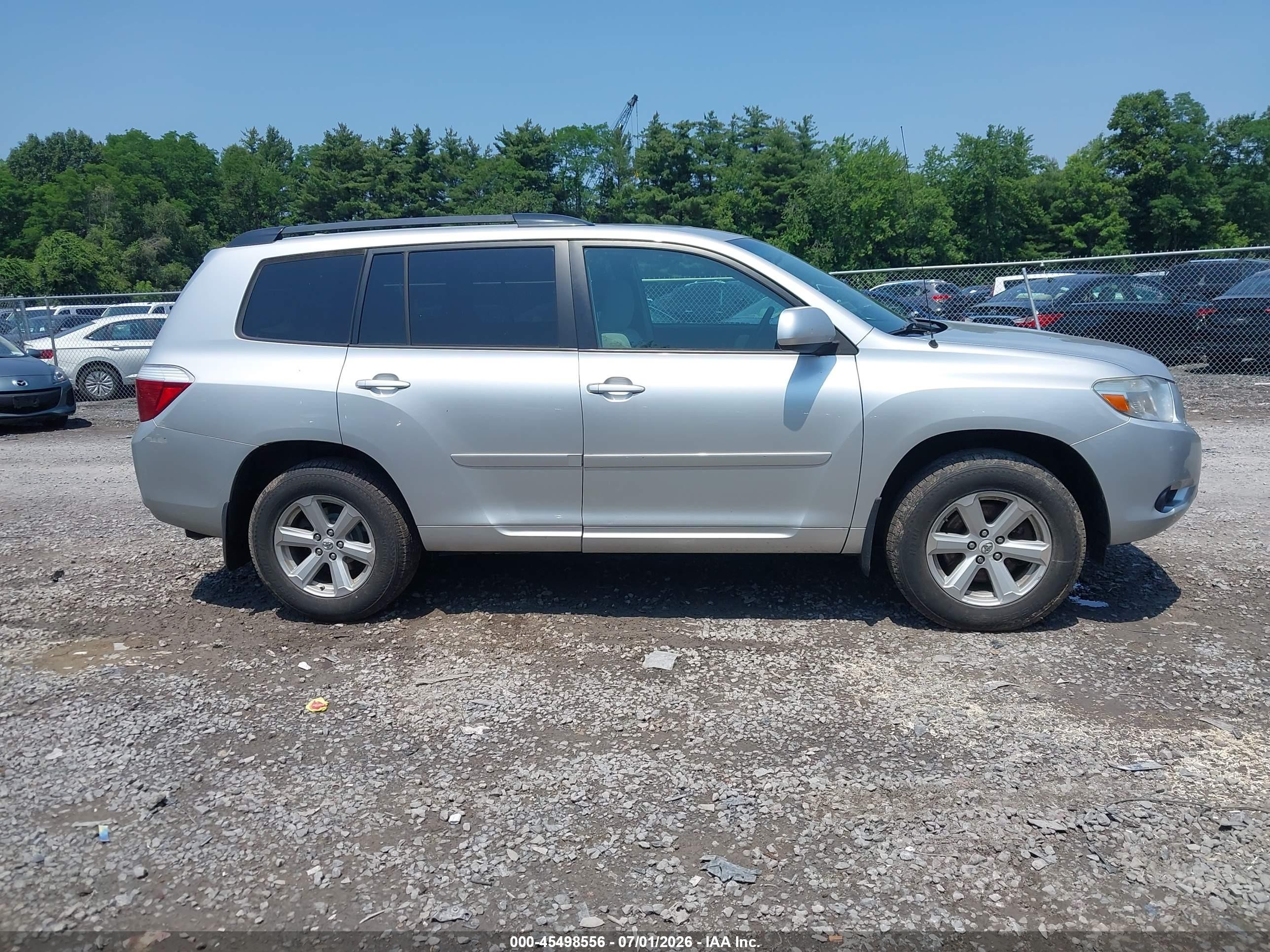 2010 Toyota Highlander Base V6 Silver vin: 5TDBK3EH9AS011709