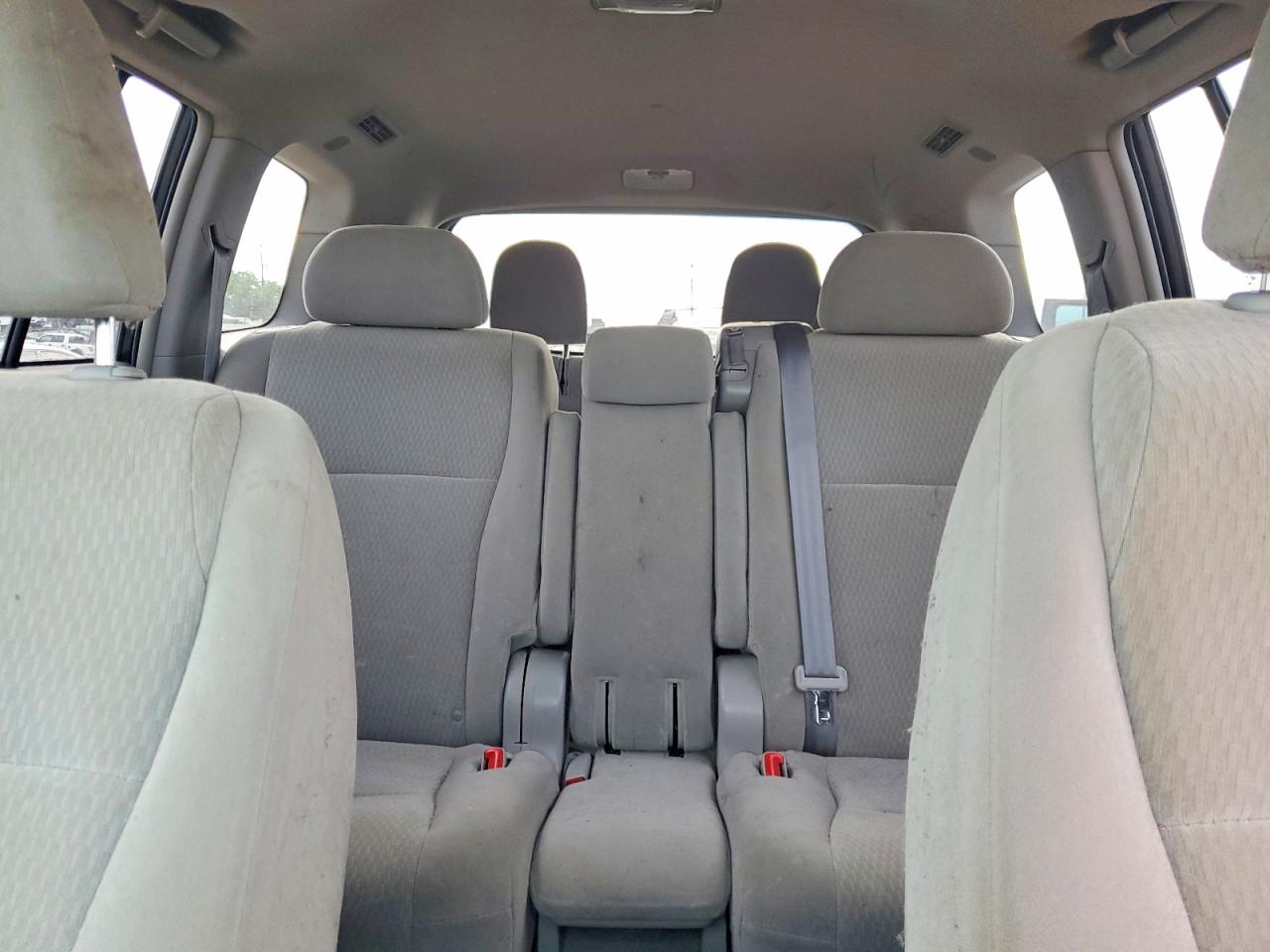 2010 Toyota Highlander Base Red vin: 5TDBK3EH9AS032687