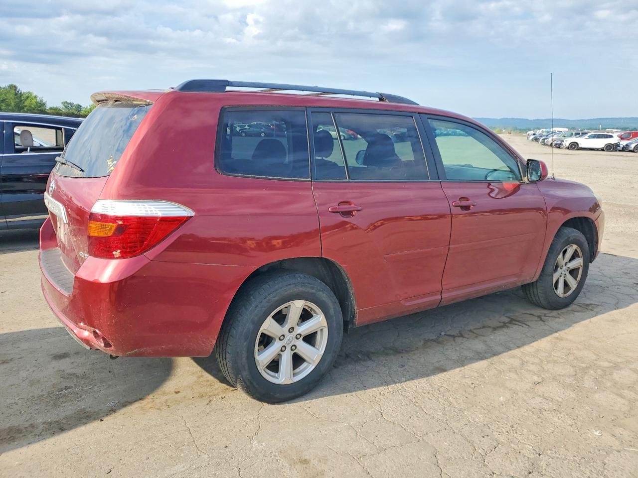 2010 Toyota Highlander Base Red vin: 5TDBK3EH9AS032687