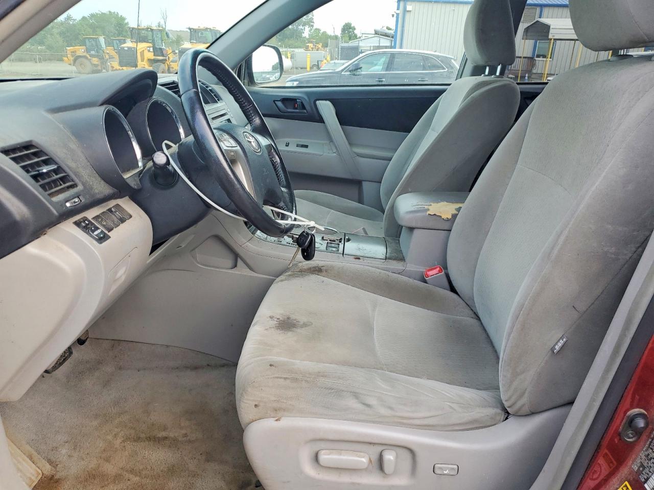 2010 Toyota Highlander Base Red vin: 5TDBK3EH9AS032687