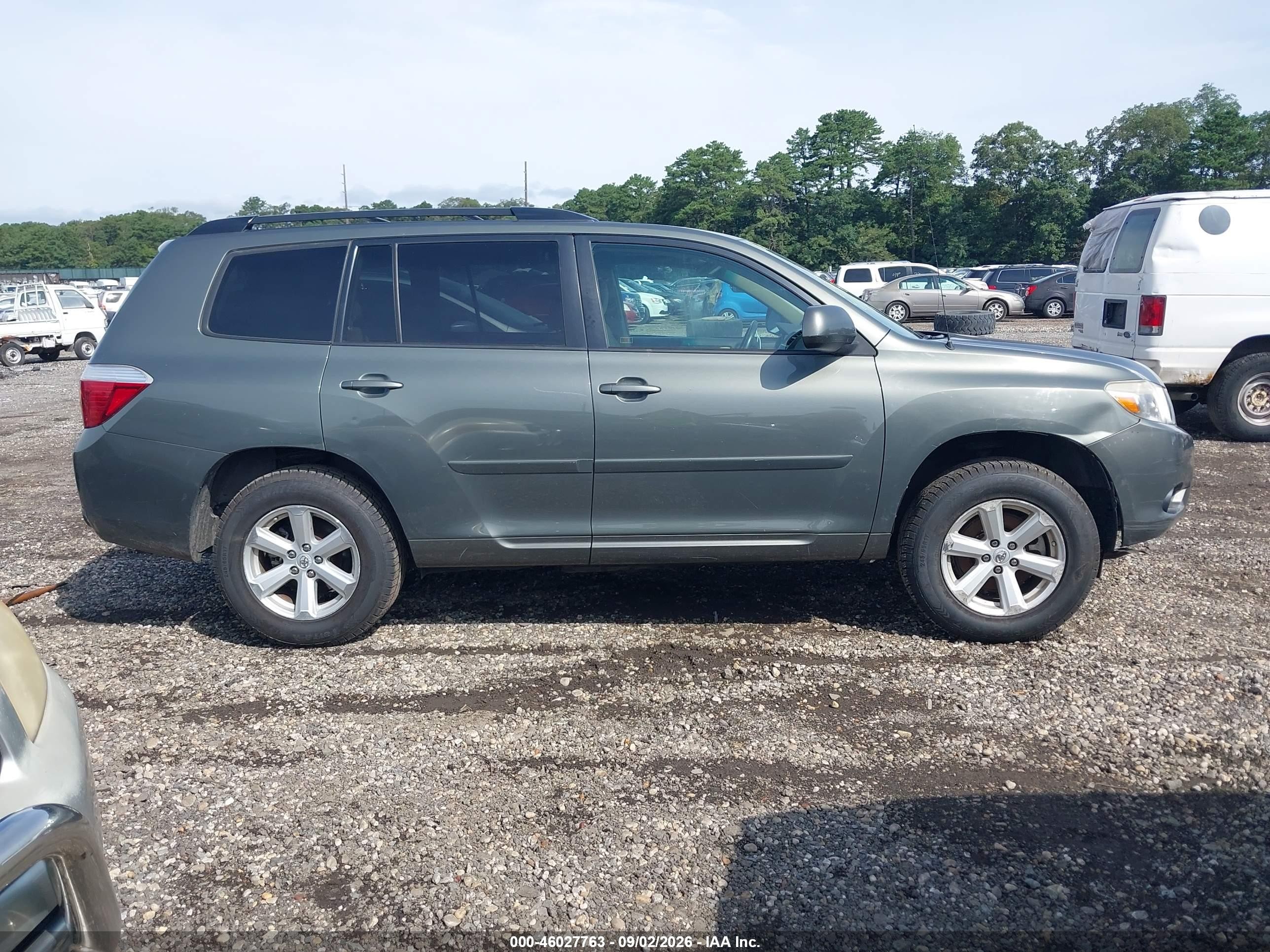 2010 Toyota Highlander Base V6 Gray vin: 5TDBK3EH9AS040305