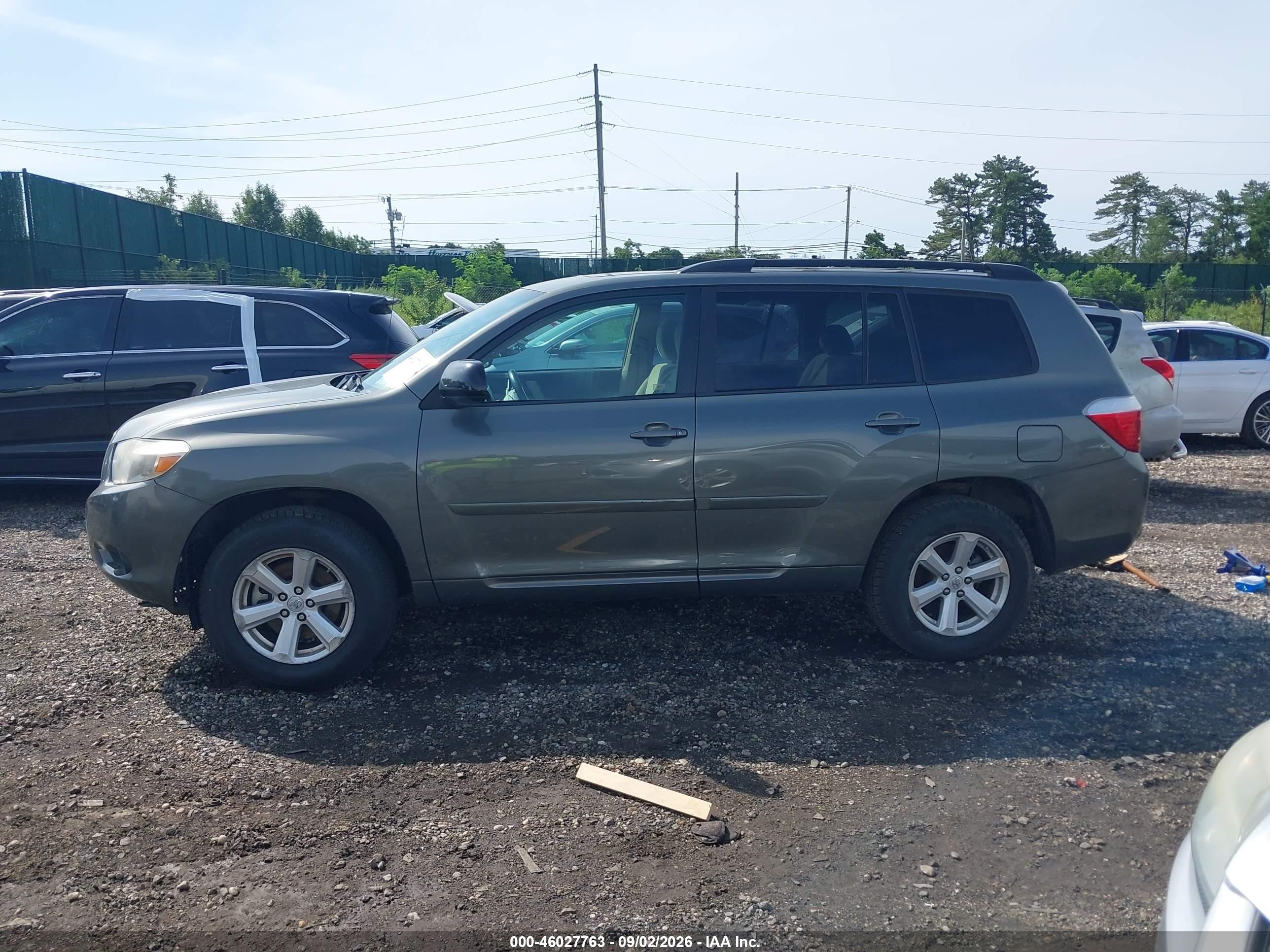 2010 Toyota Highlander Base V6 Gray vin: 5TDBK3EH9AS040305